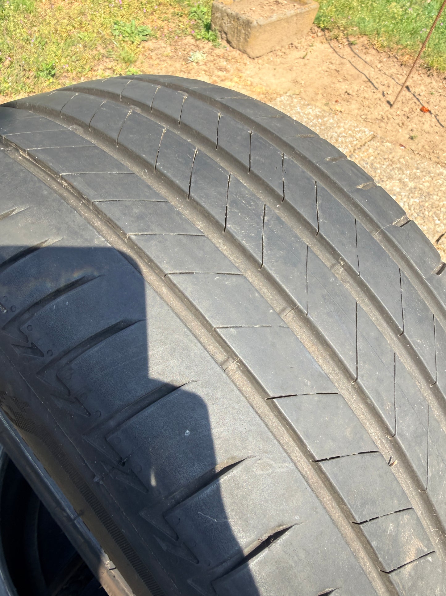 245/40/18 - Estive - Bridgestone - DOT 2022 - Usato