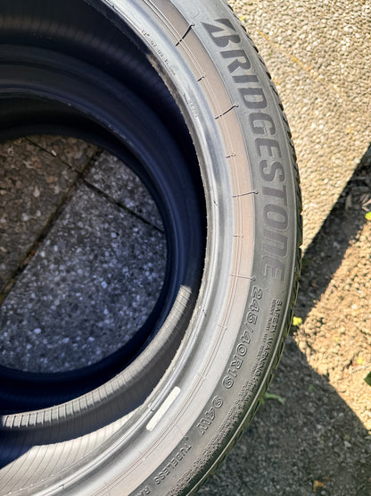 245/40/19 - Estive - Bridgestone - DOT 2022 - Usato