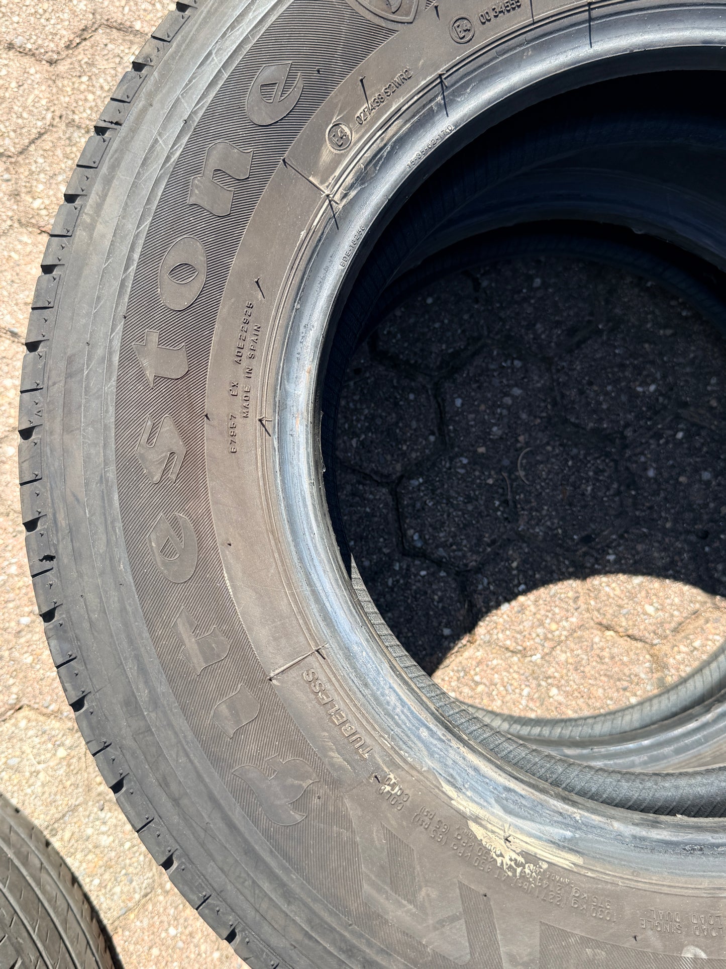 215/70/15C - Estive - Firestone - DOT 2023 - Usato