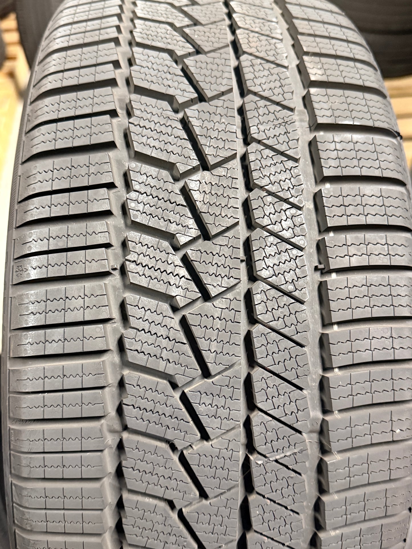 245/35/21 - Invernali - Continental - DOT 2023 - Usato