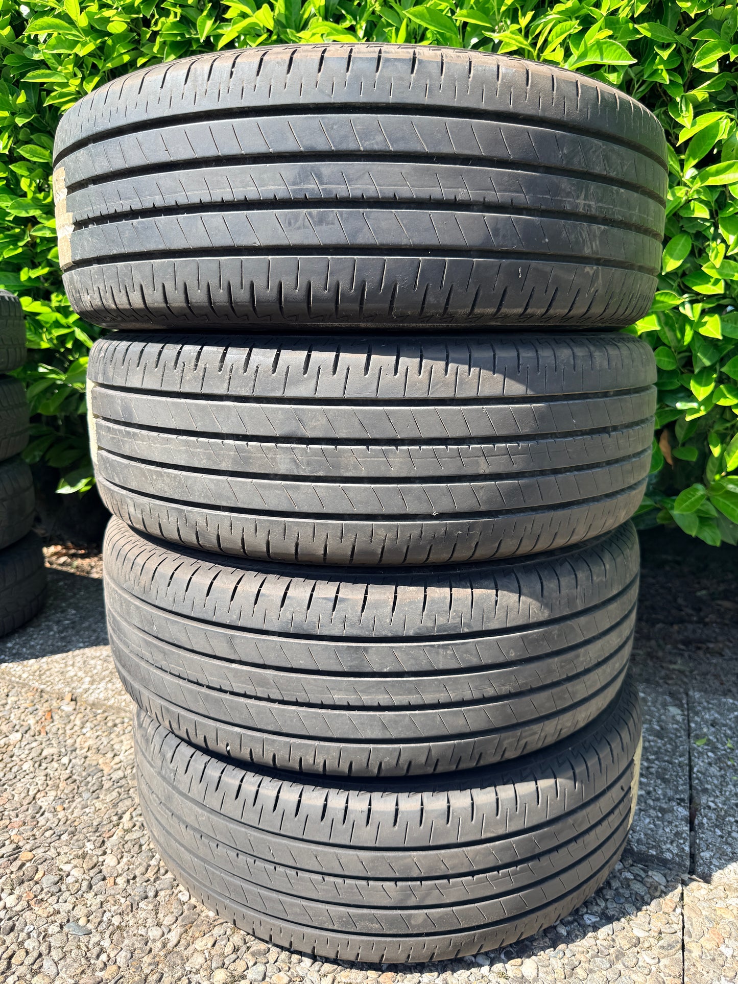 215/60/17 - Estive - Bridgestone - DOT 2020 - Usato