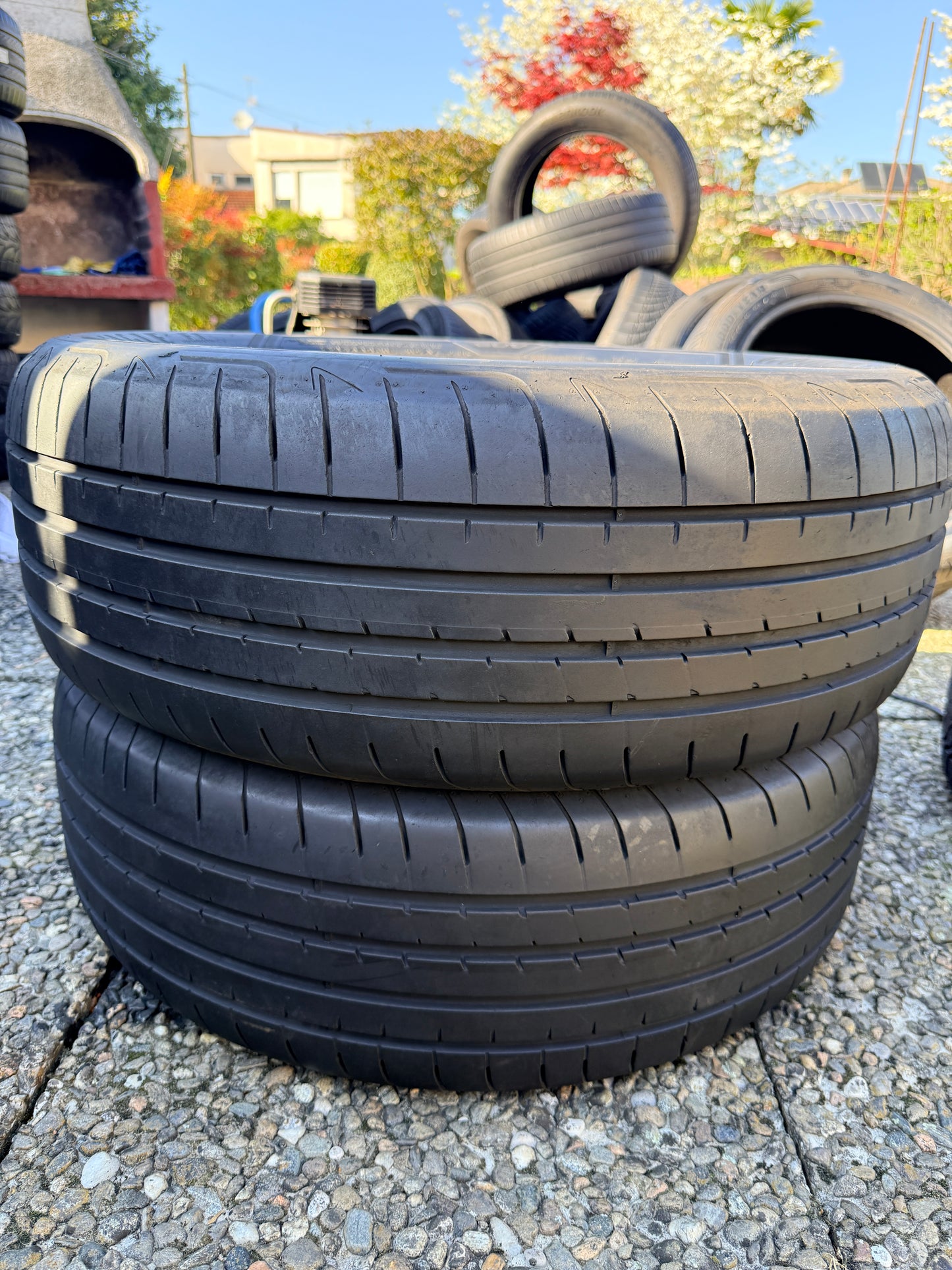 235/60/18 - Estive - Goodyear - DOT 2017 - Usato