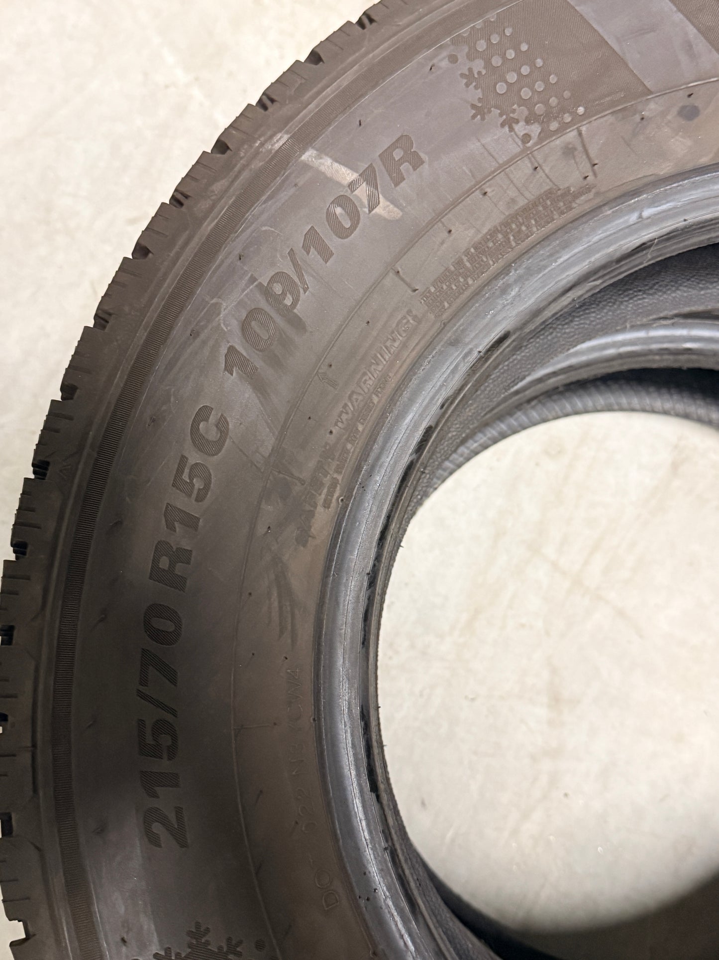 215/70/15C - Invernali - Kumho - DOT 2023 - Usato