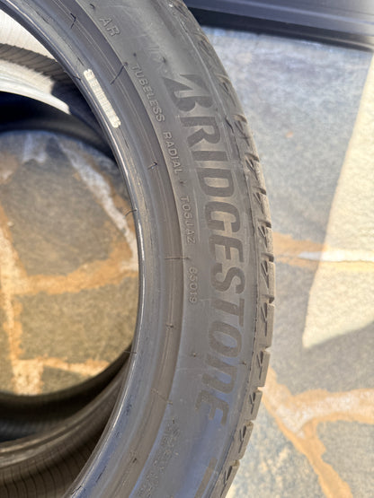 235/45/19 - Estive - Bridgestone - DOT 2022 - Usato