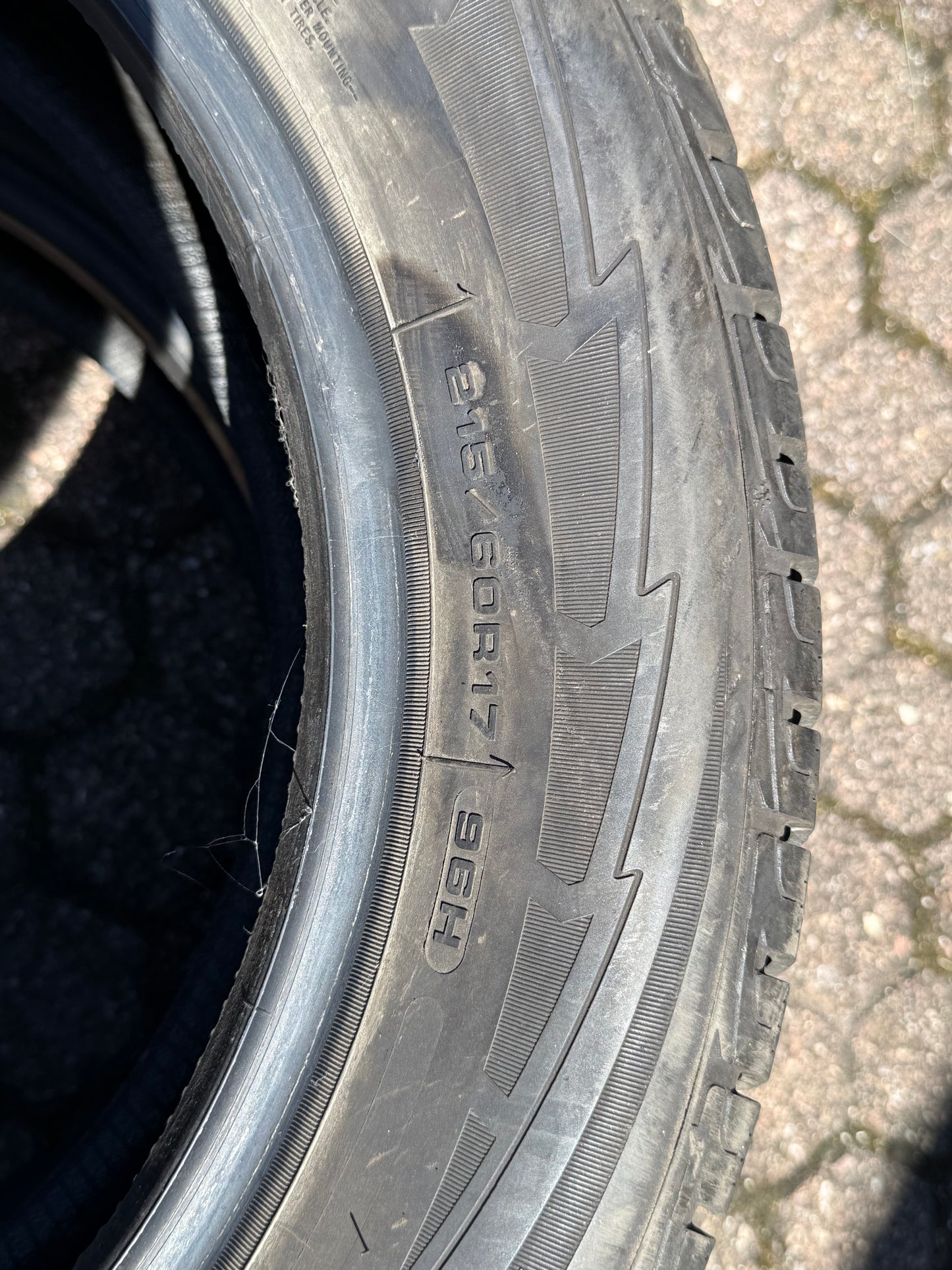 215/60/17 - Invernali - Goodyear - DOT 2019 - Usato