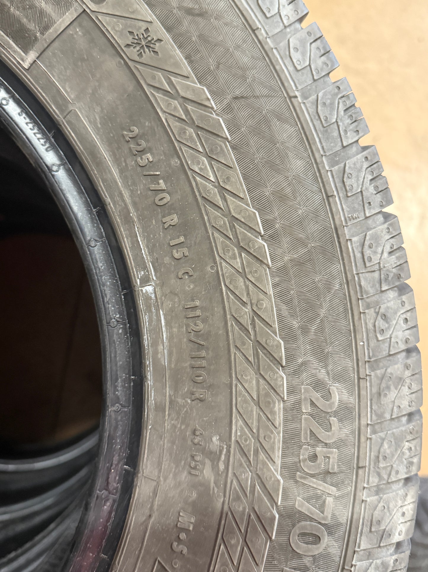 225/70/15C - 4 stagioni - Continental - DOT 2021 - Usato