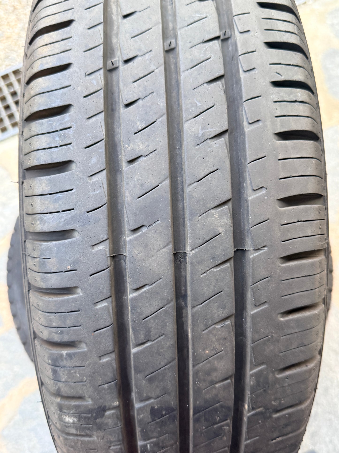 215/70/15C - Estive - Hankook - DOT 2024 - Usato