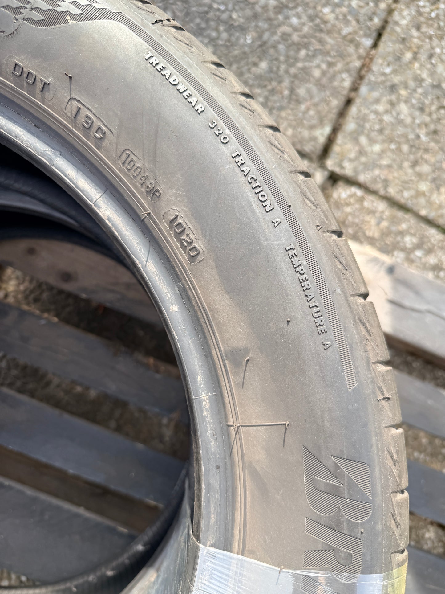 225/55/18- Estive- Bridgestone - DOT 2020 - Usato