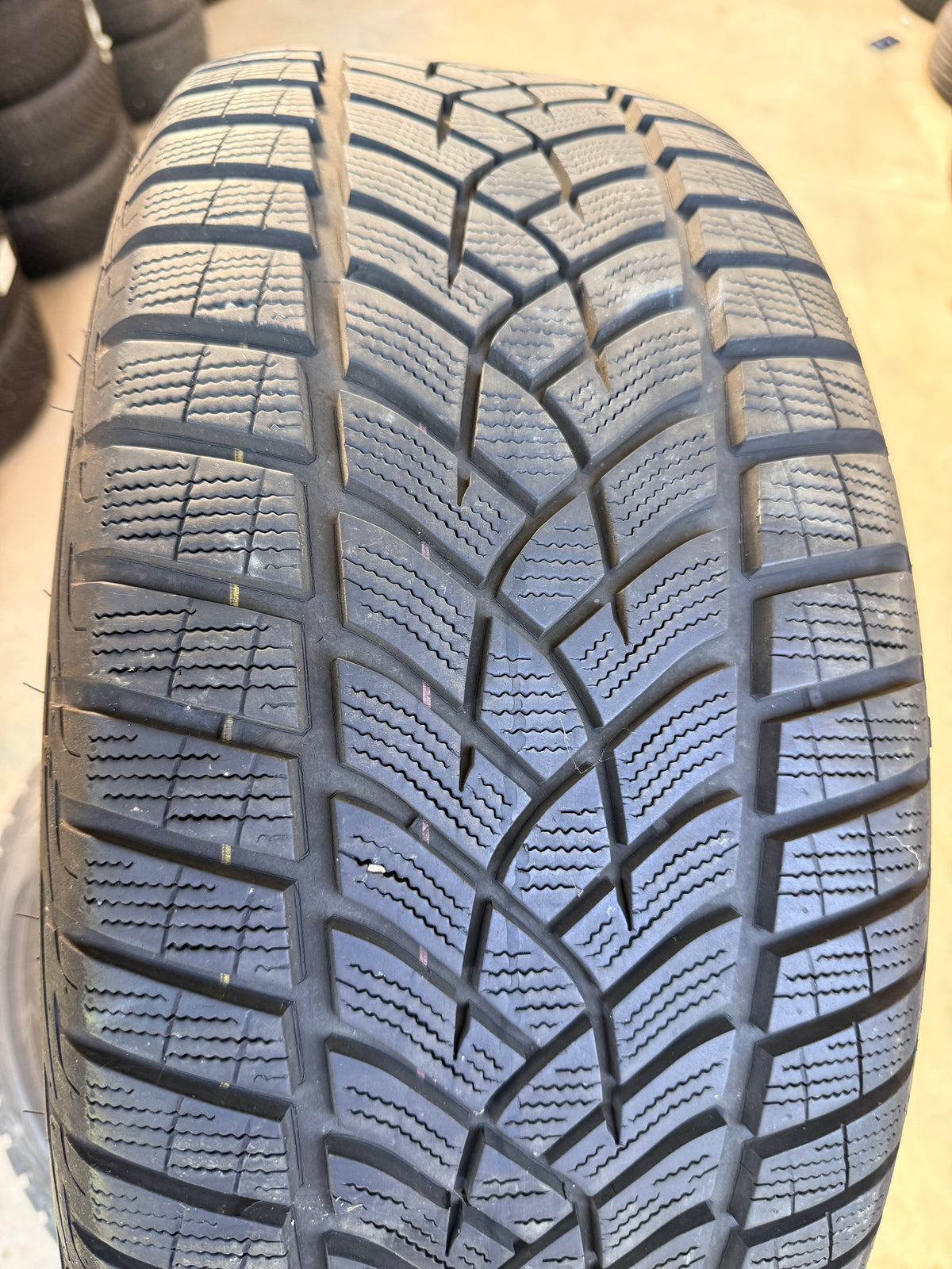 255/45/20 - Invernali -  Goodyear - DOT 2022- Usato