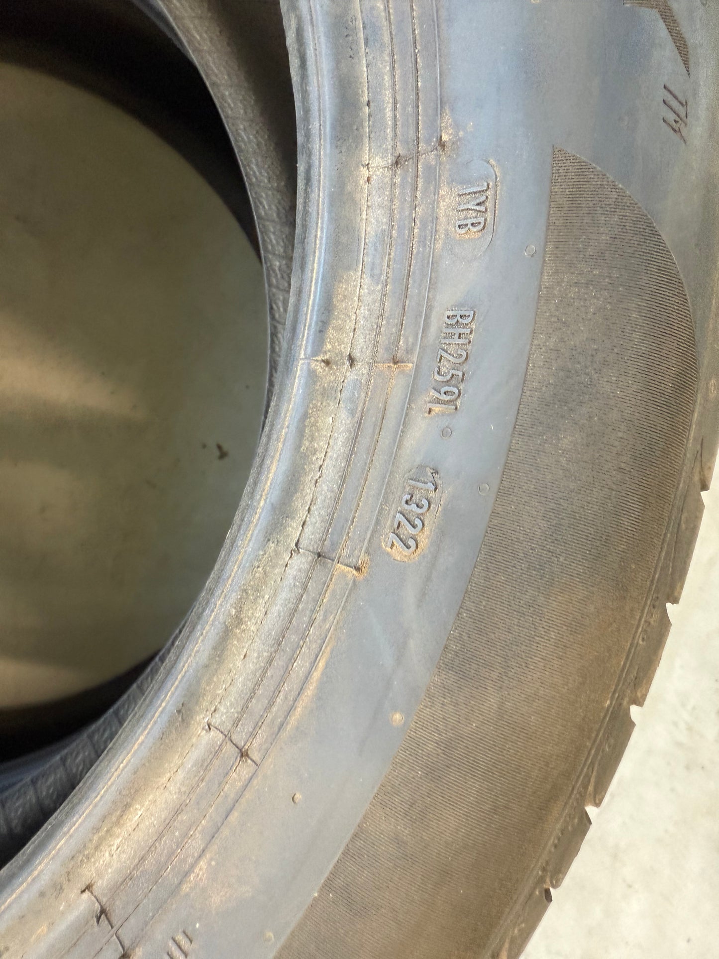 215/55/18 - Estive - Pirelli - DOT 2022 - Usato
