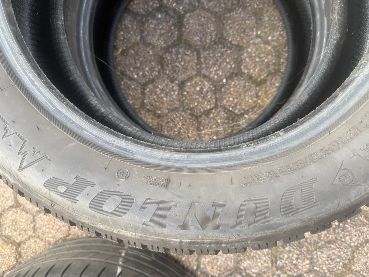 225/55/17 - Invernali - Dunlop - DOT 2020 - Usato