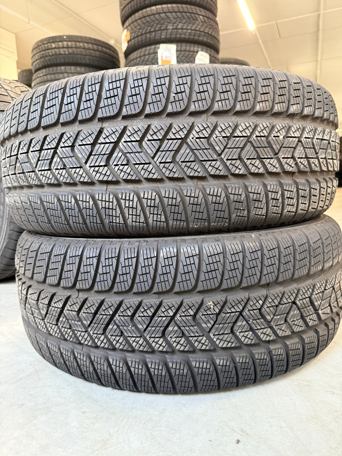 235/60/17 - Invernali - Pirelli - DOT 2022 - Usato