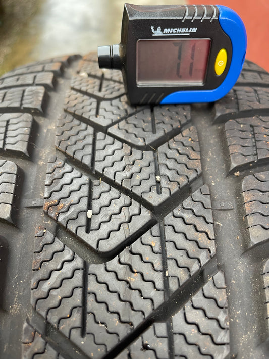 255/40/20 - Invernali - Pirelli - DOT 2022 - Usato
