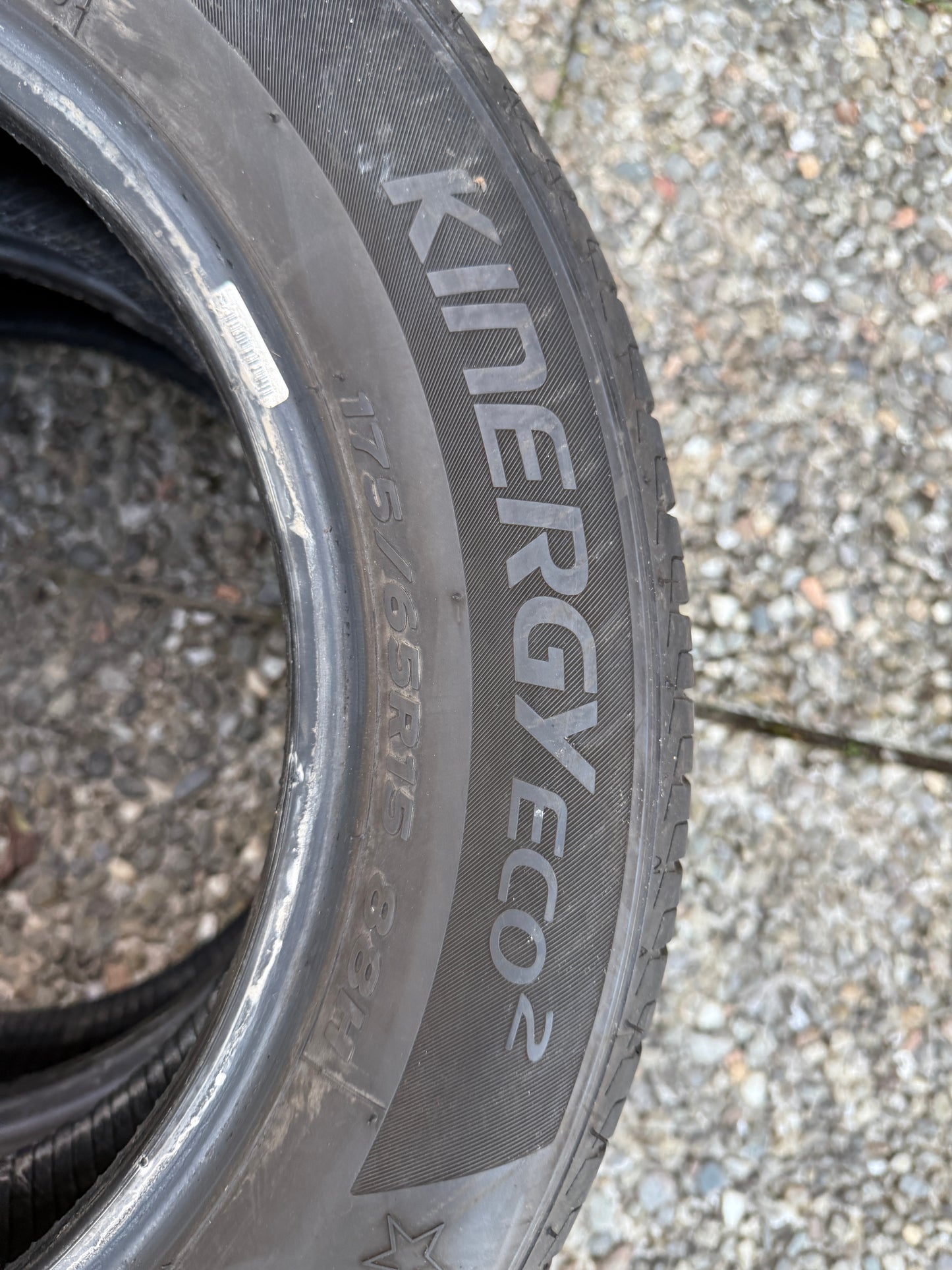 175/65/15 - Estive - Hankook - DOT 2020 - Usato