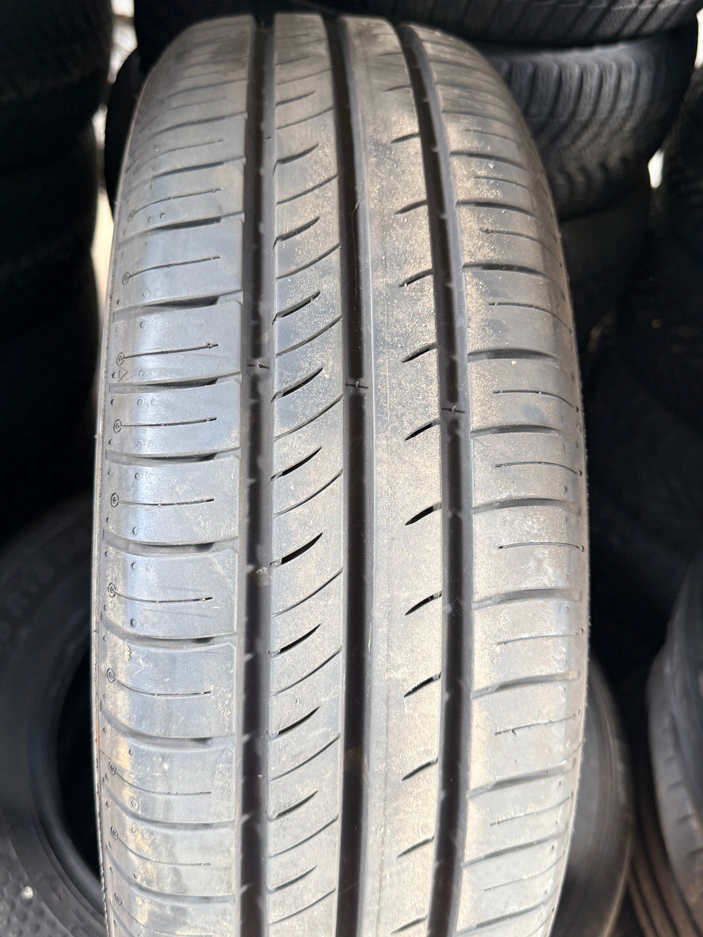 185/65/15 - Estive - Kumho - DOT 2022 - Demo nuove