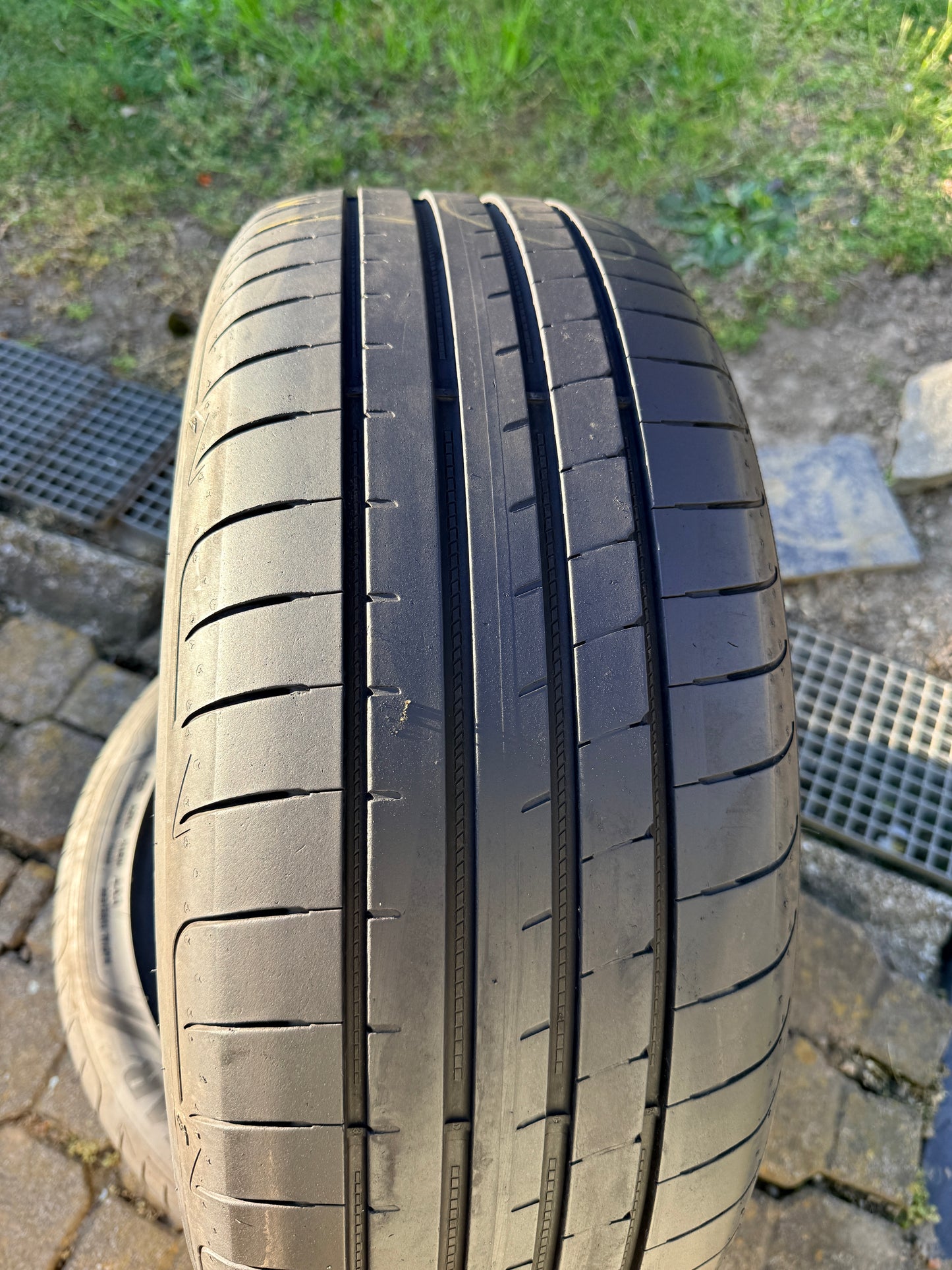 215/50/18 - Estive - Goodyear - DOT 2019 - Usato