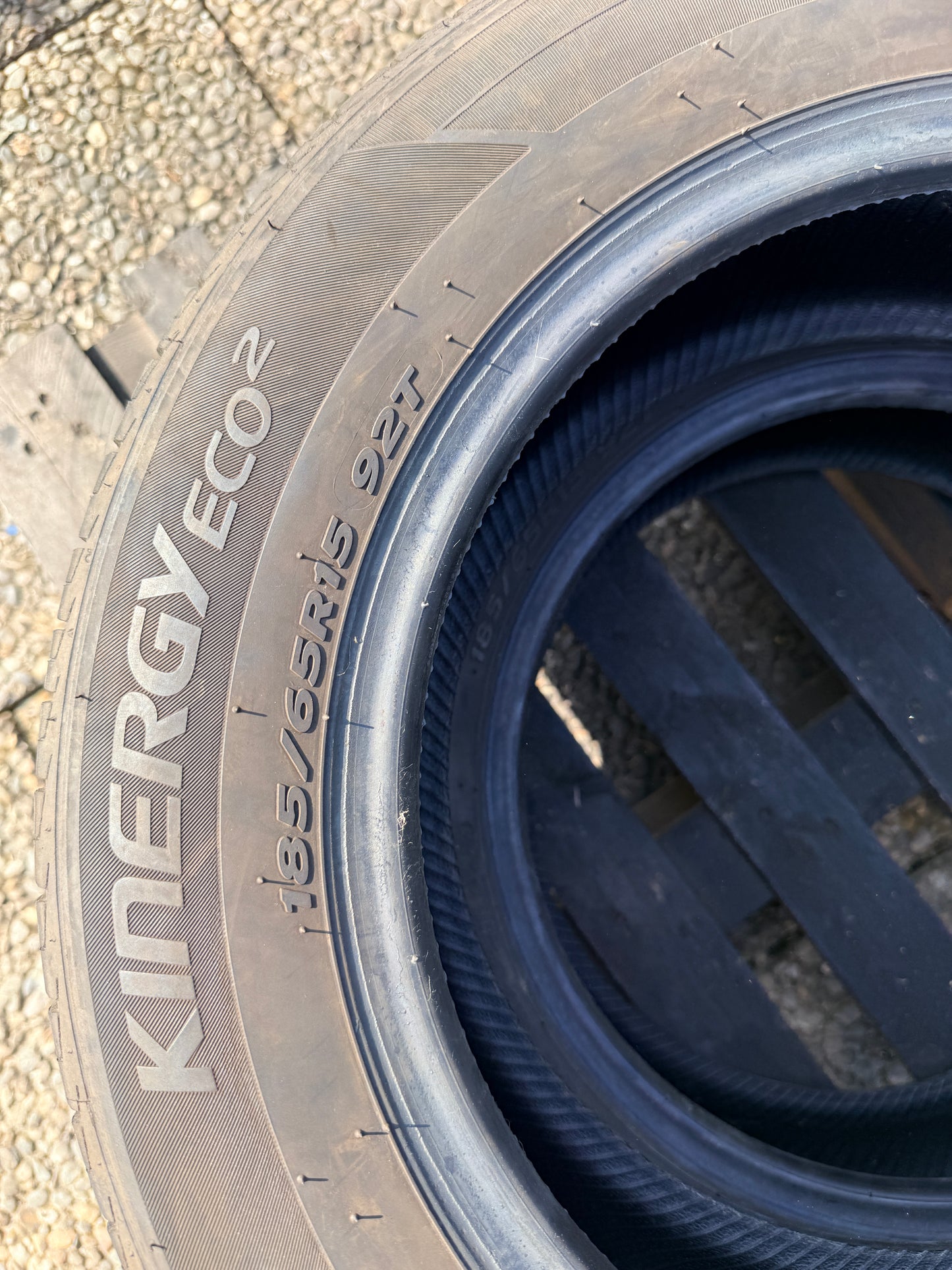185/65/15 - Estive - Hankook - DOT 2022 - Usato