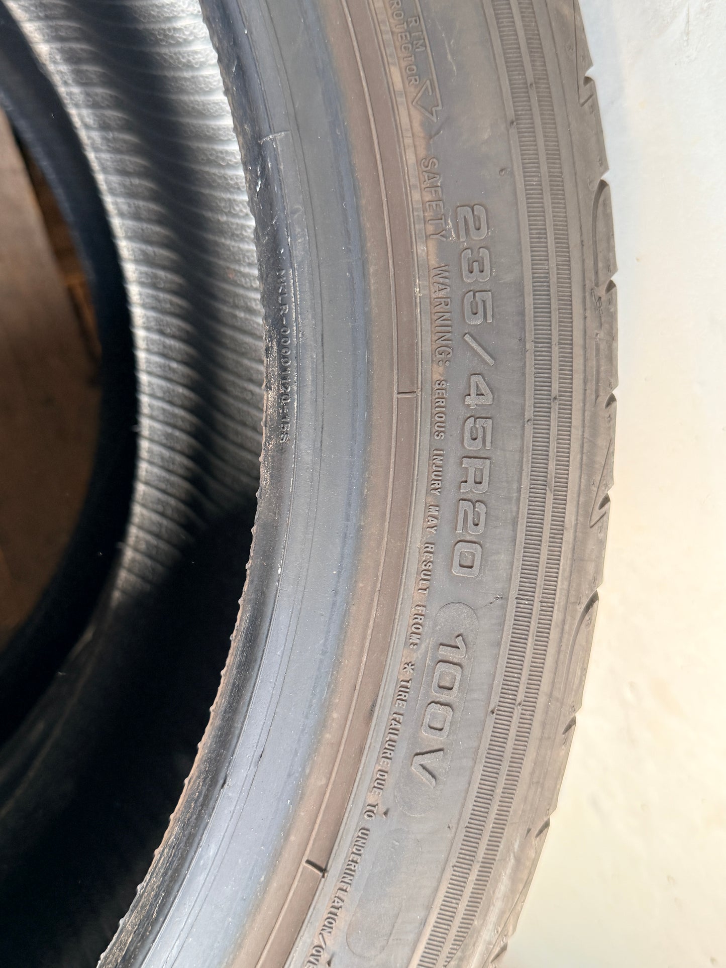 235/45/20 - Estive - Goodyear - DOT 2024 - Usato