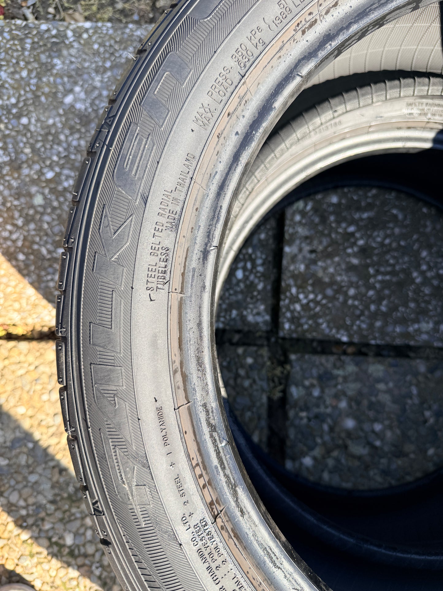 215/50/18 - Estive - Falken - DOT 2018 - Usato