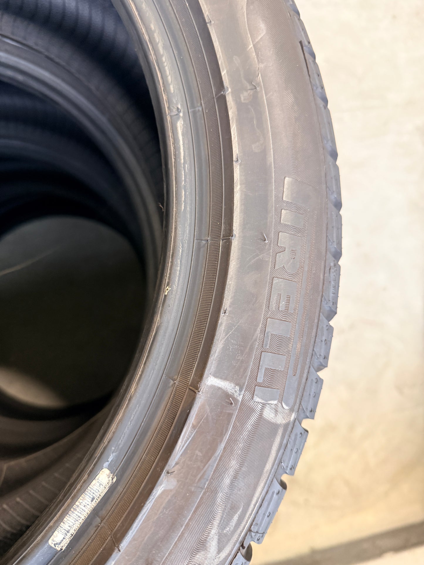 235/45/19 - Invernali - Pirelli - DOT 2023 - Usato