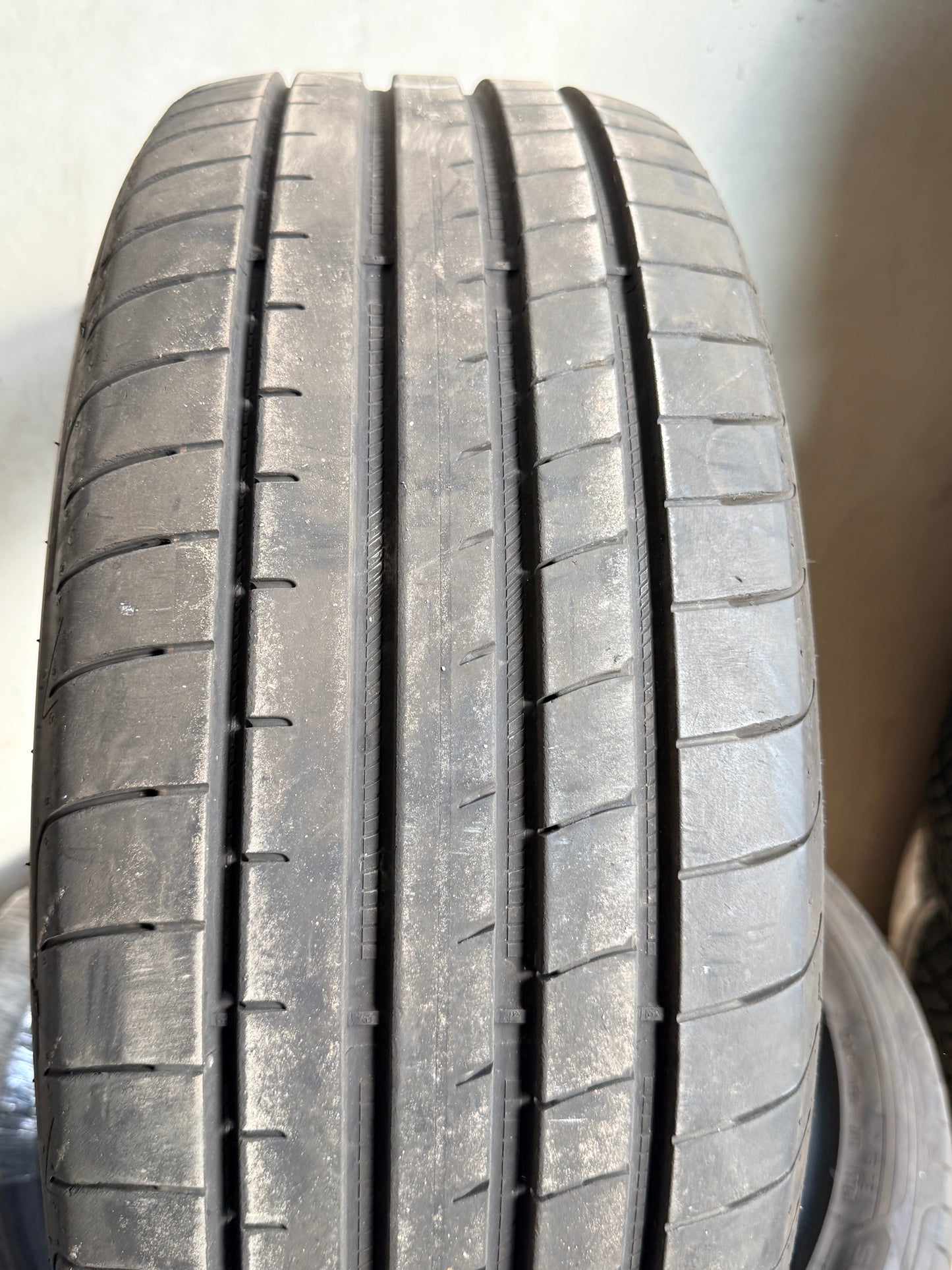 235/45/20 - Estive - Goodyear - DOT 2024 - Usato