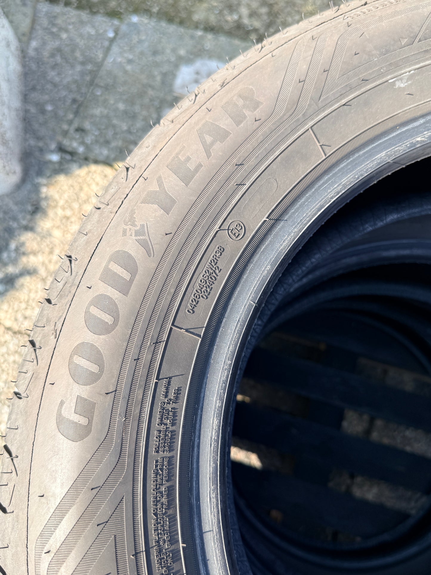 215/65/17 - Estive - Goodyear - DOT 2024 - Usato