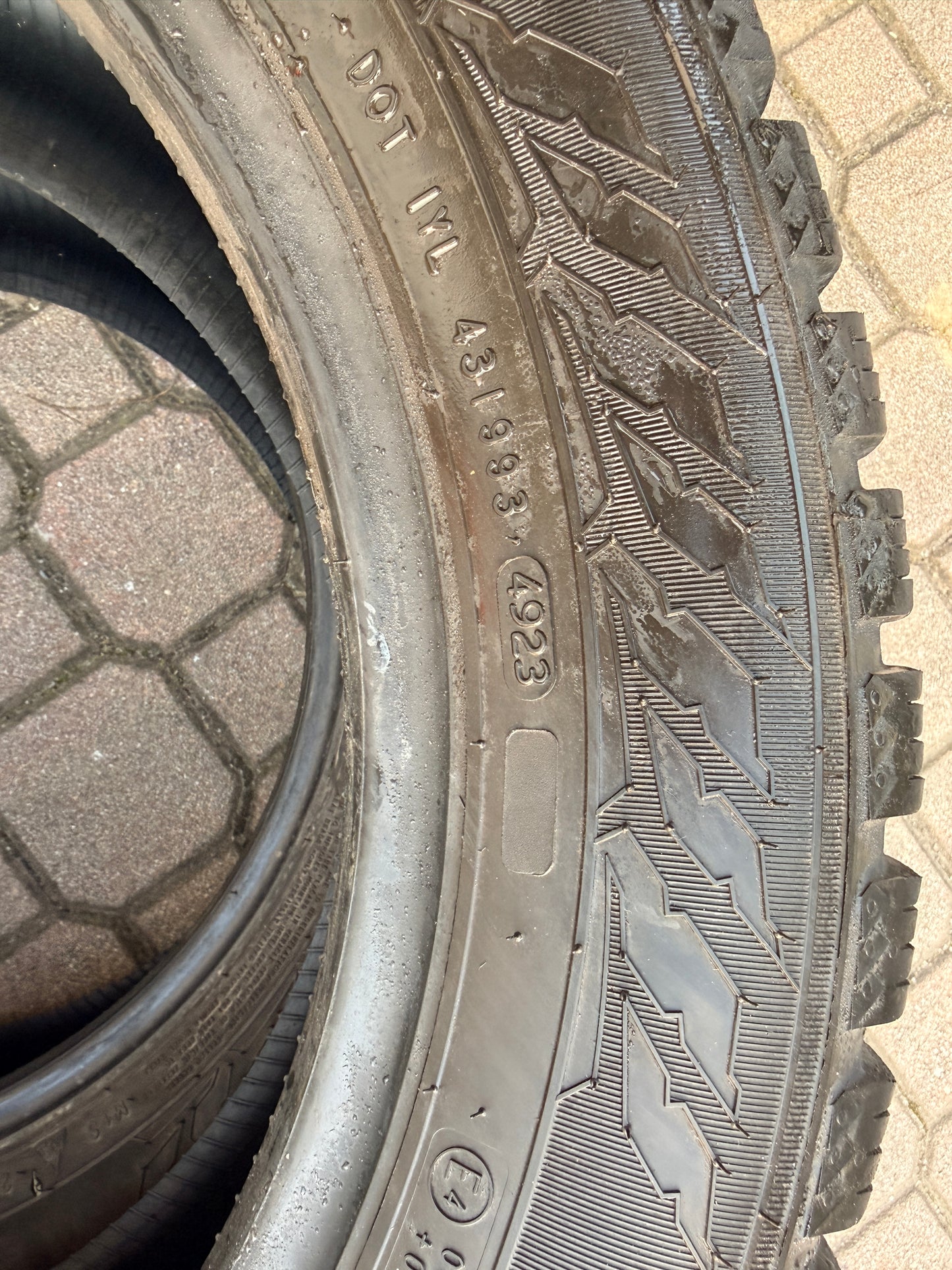 225/55/17C - Invernali - Nokian - DOT 2023 - Usato