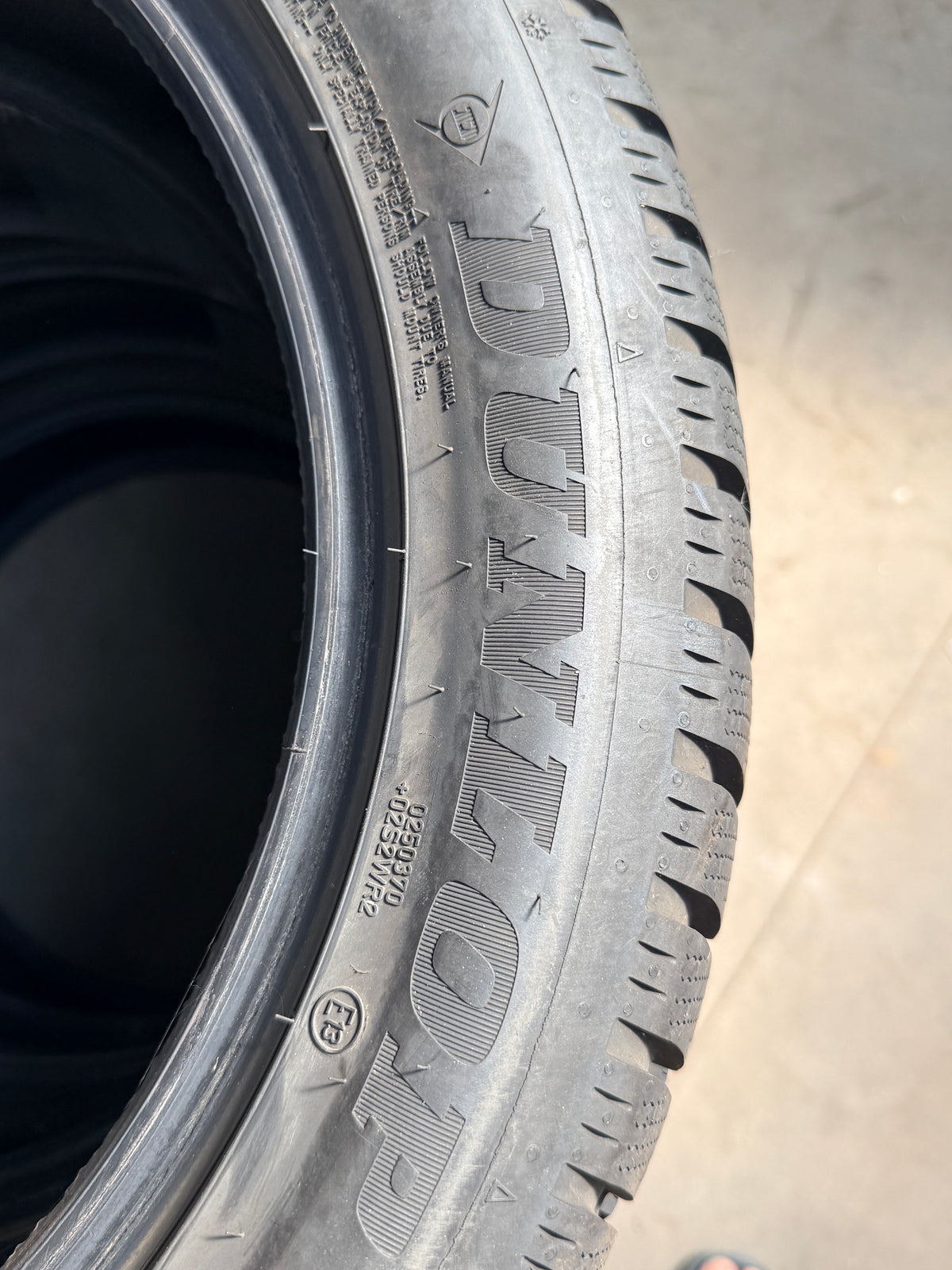 225/50/18 - invernali - Dunlop - DOT 2022 - Nuovi - Demo
