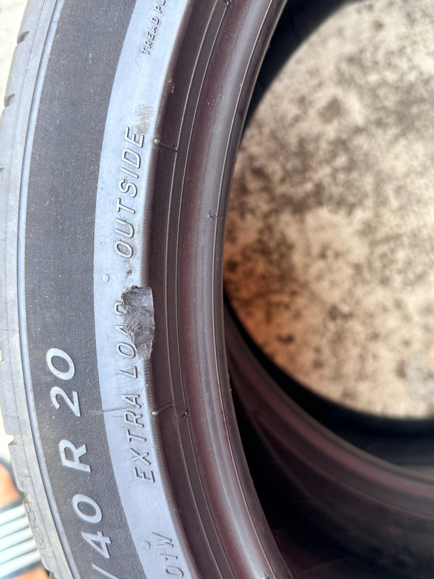 255/40/20- Estive - Michelin EV - DOT 2022 - Usato