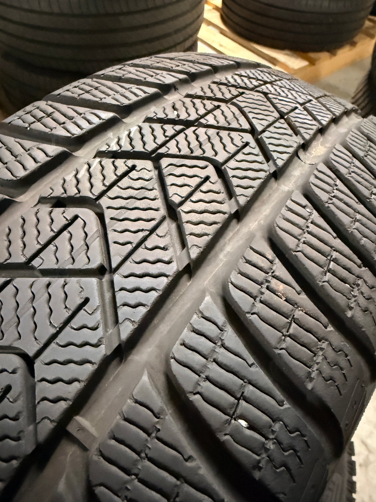 225/55/18 - Invernali - Pirelli - DOT 2021/2022 - Usato