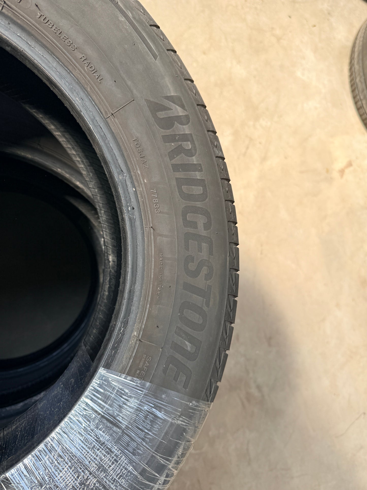 215/60/17 - Estive - Bridgestone - DOT da verificare - Usato