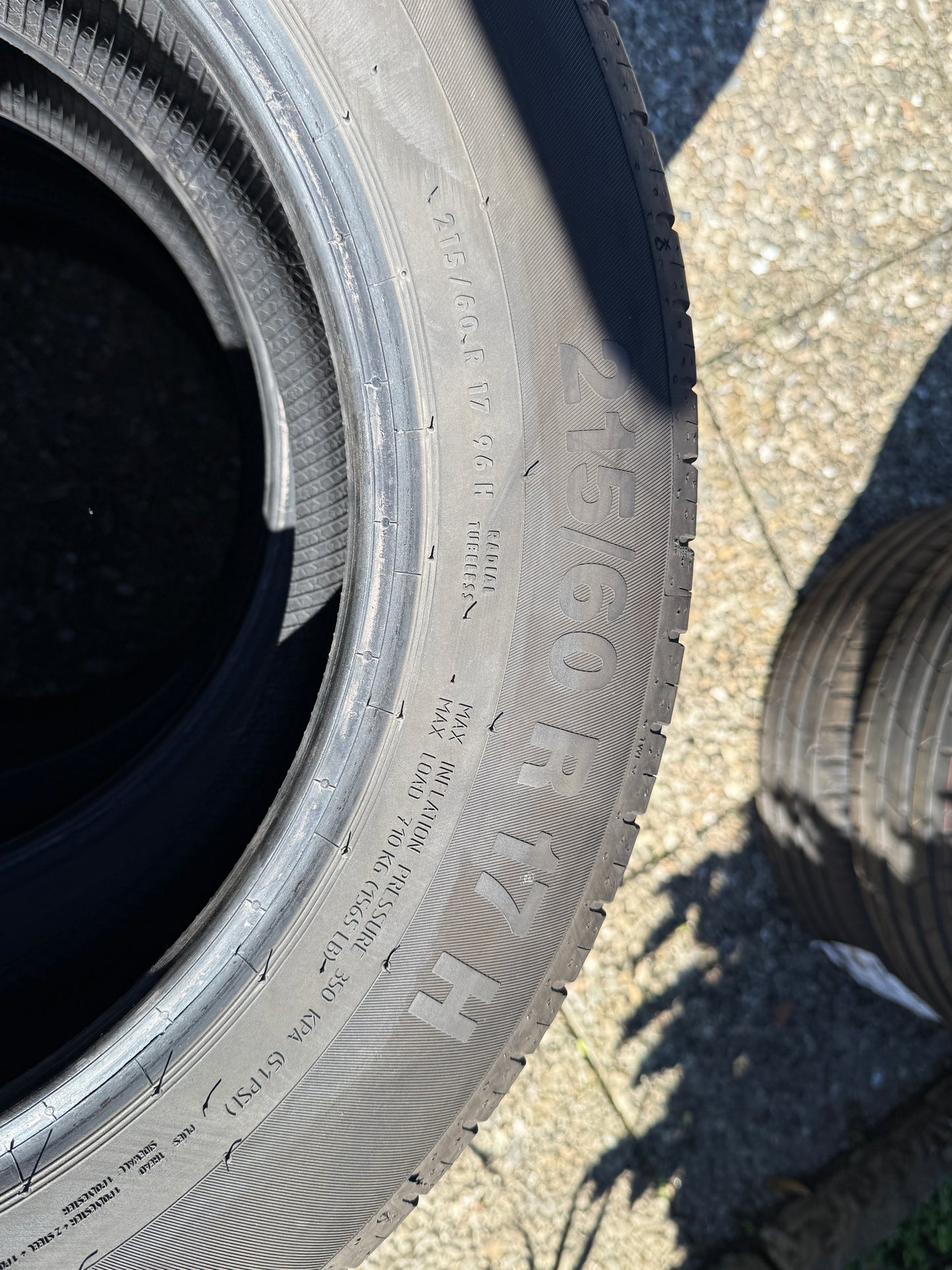 215/60/17 - Estive - Continental - DOT 2019 - Usato