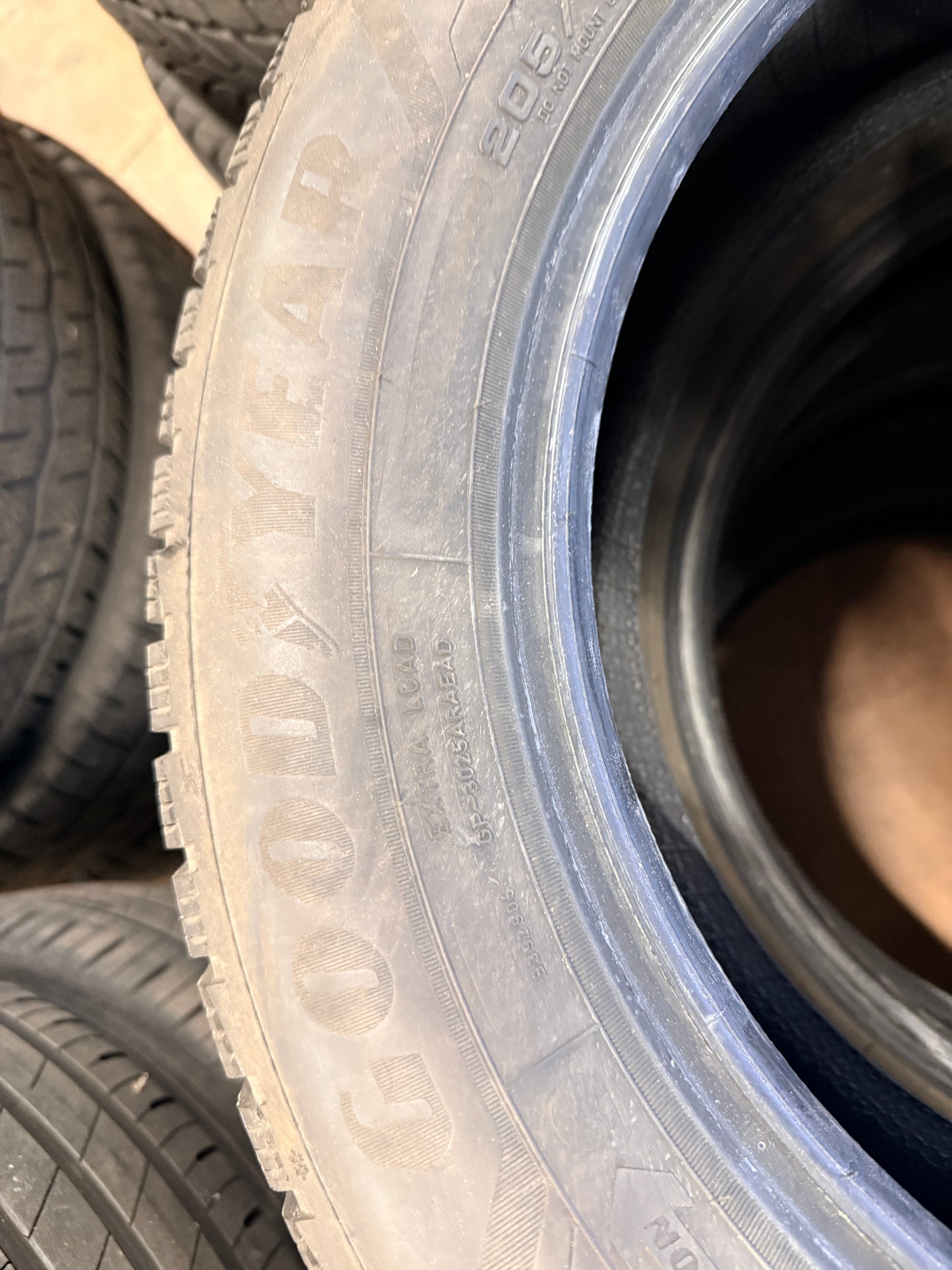 205/60/16 - Invernali - Goodyear - DOT 2024 - Usato