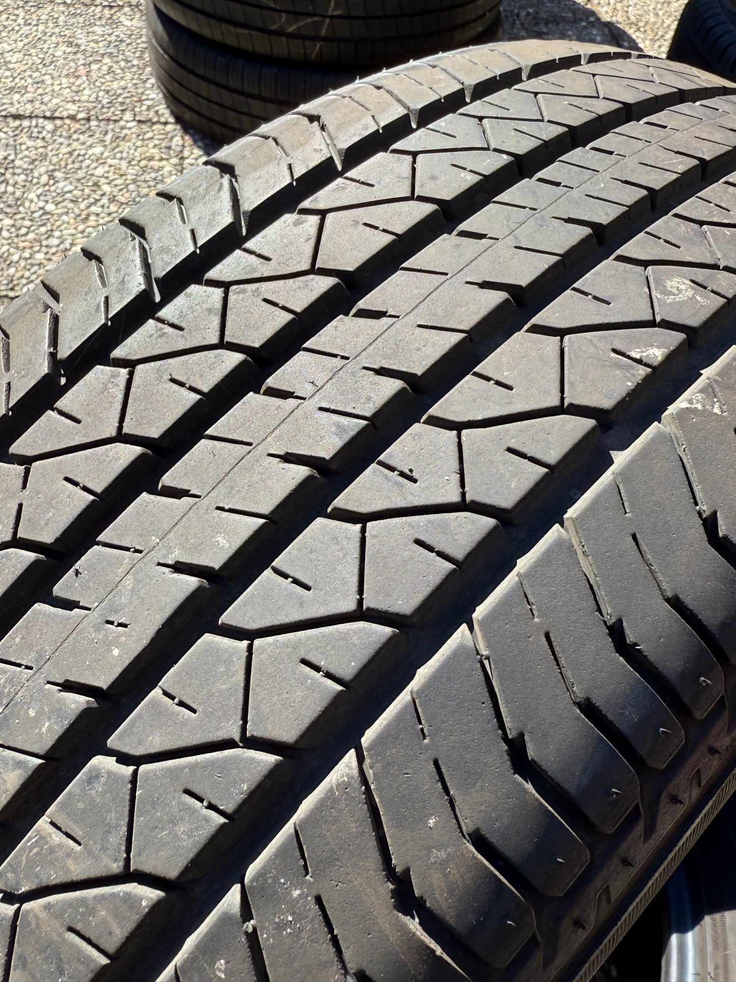 235/55/18 - Estive - Dunlop - DOT 2022 - Usato