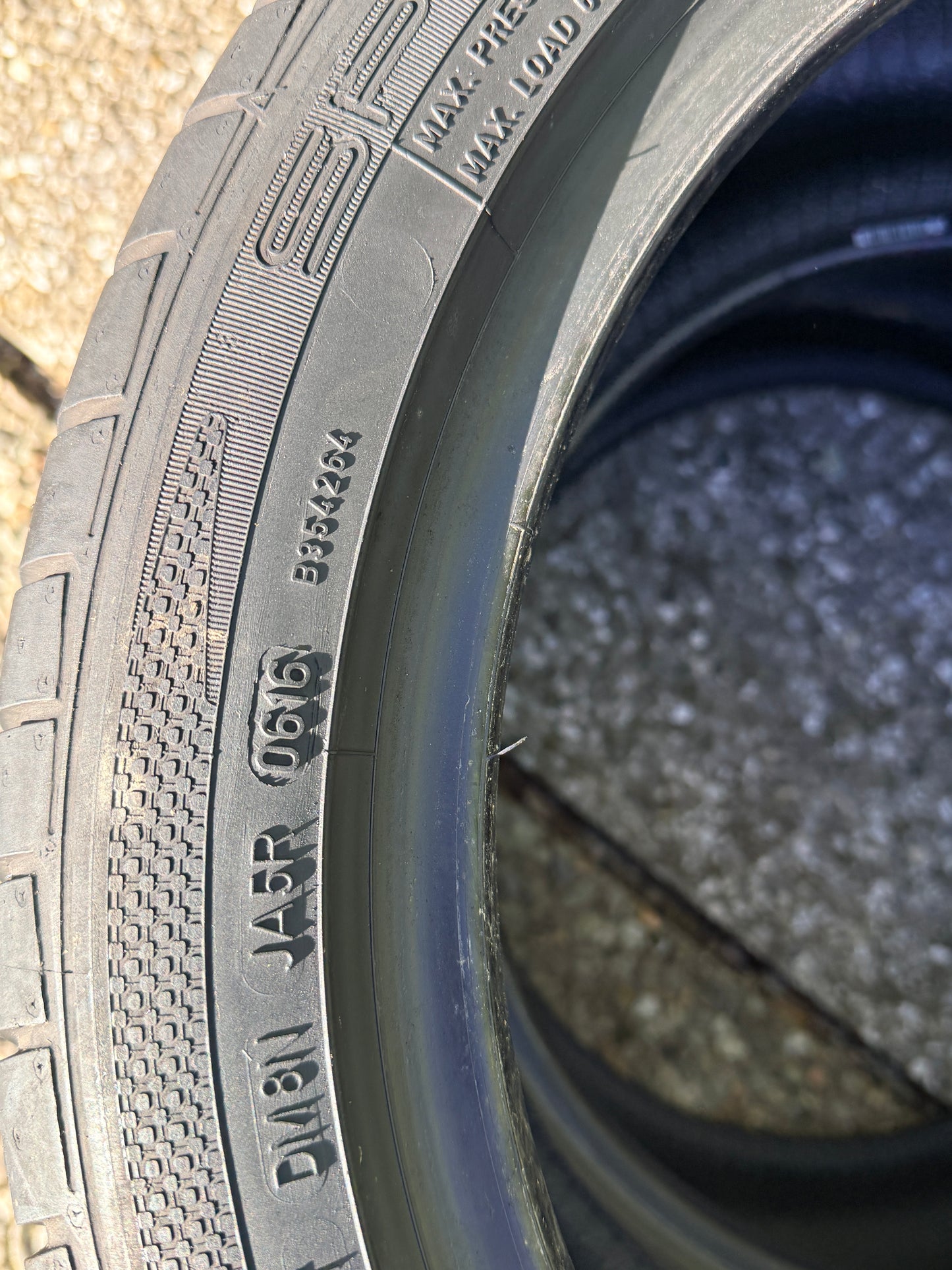 245/40/17 - Estive - Dunlop RFT - DOT 2016 - Usato