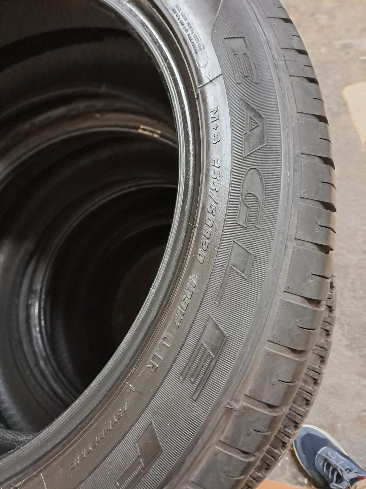 255/50/20-Estive-Goodyear-DOT 2021- Usato