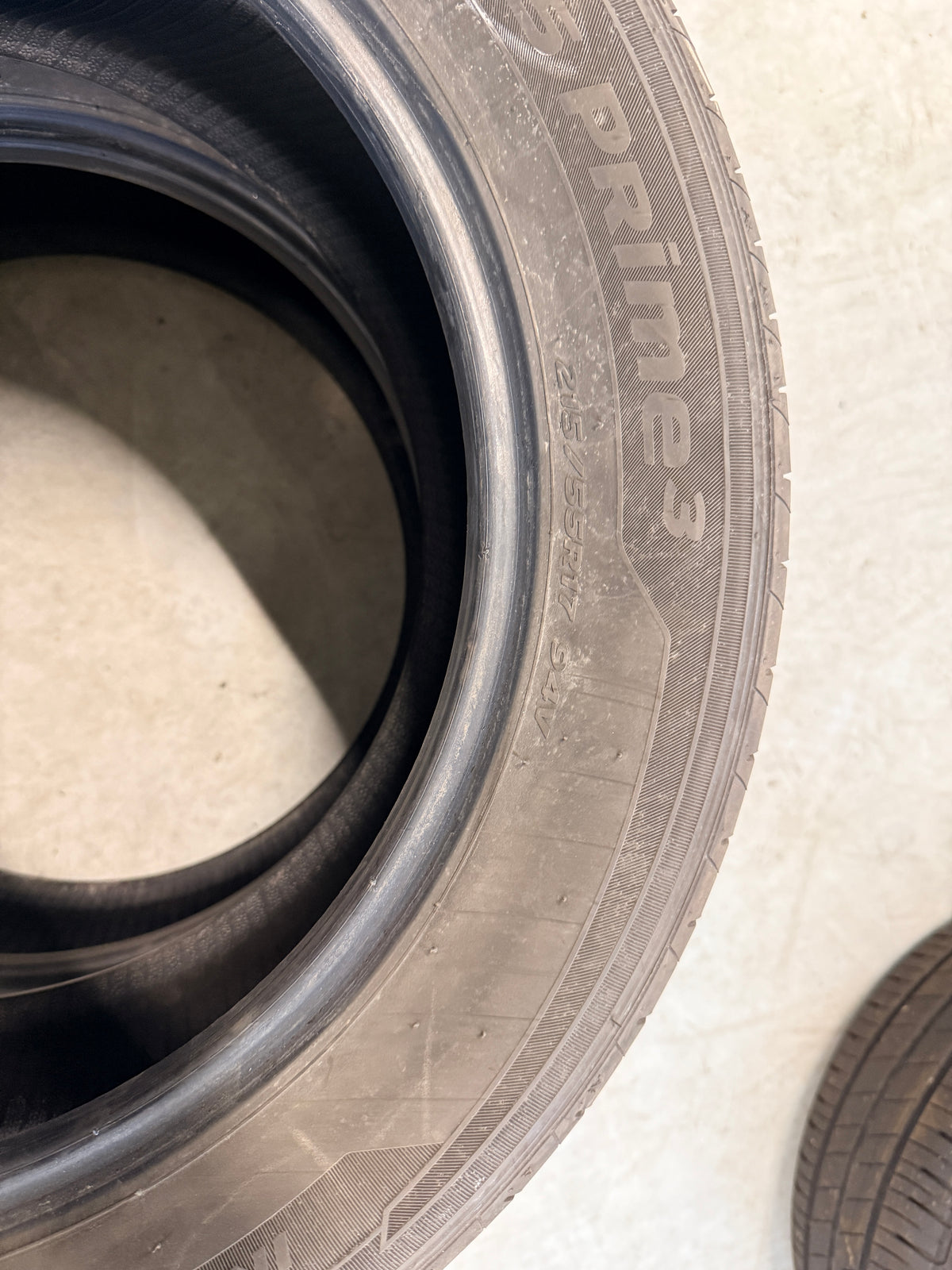 215/55/17 - Estive - Hankook - DOT 2021 - Usato
