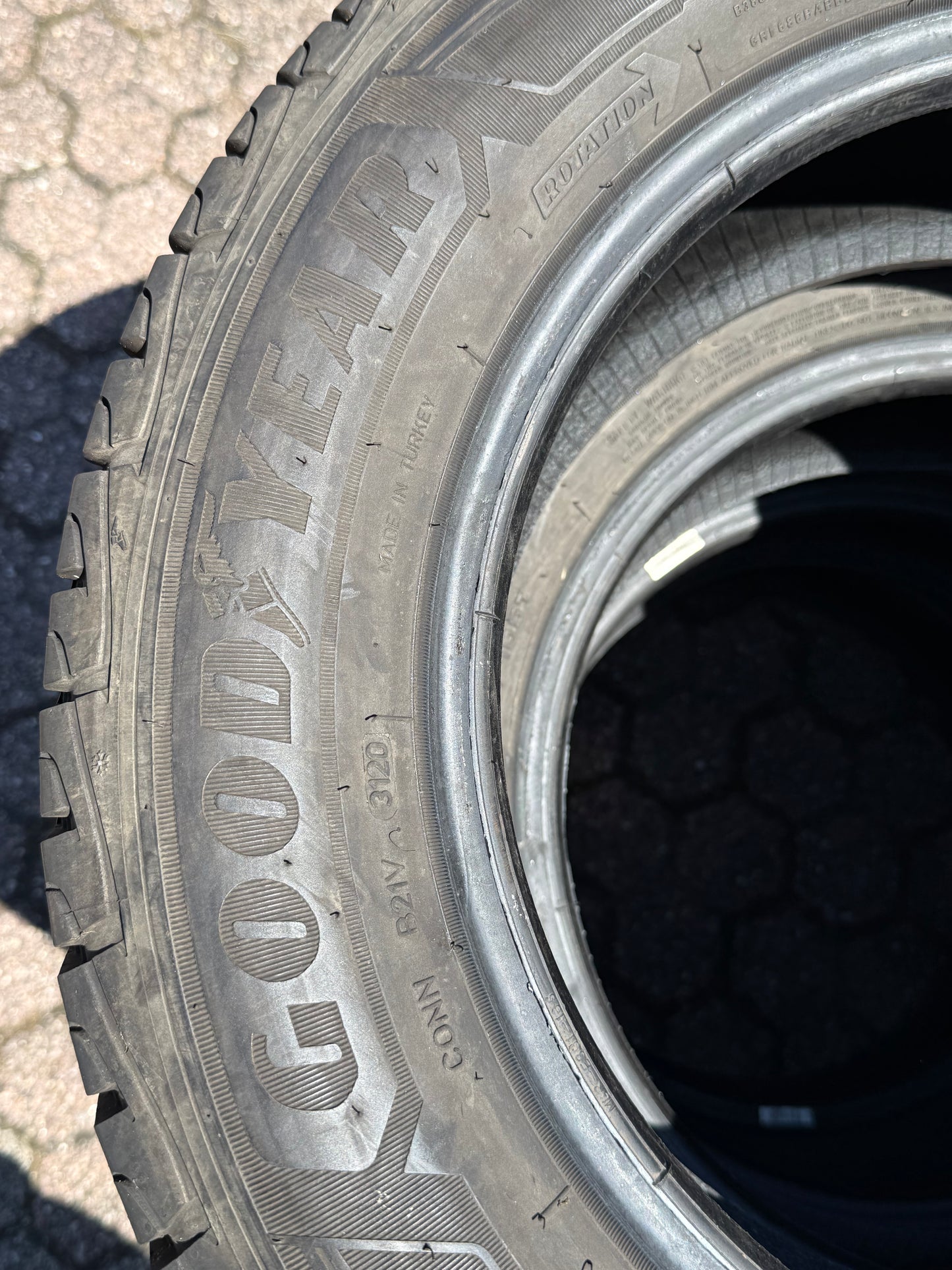 205/65/16C - Invernali - Goodyear - DOT 2023 - Usato