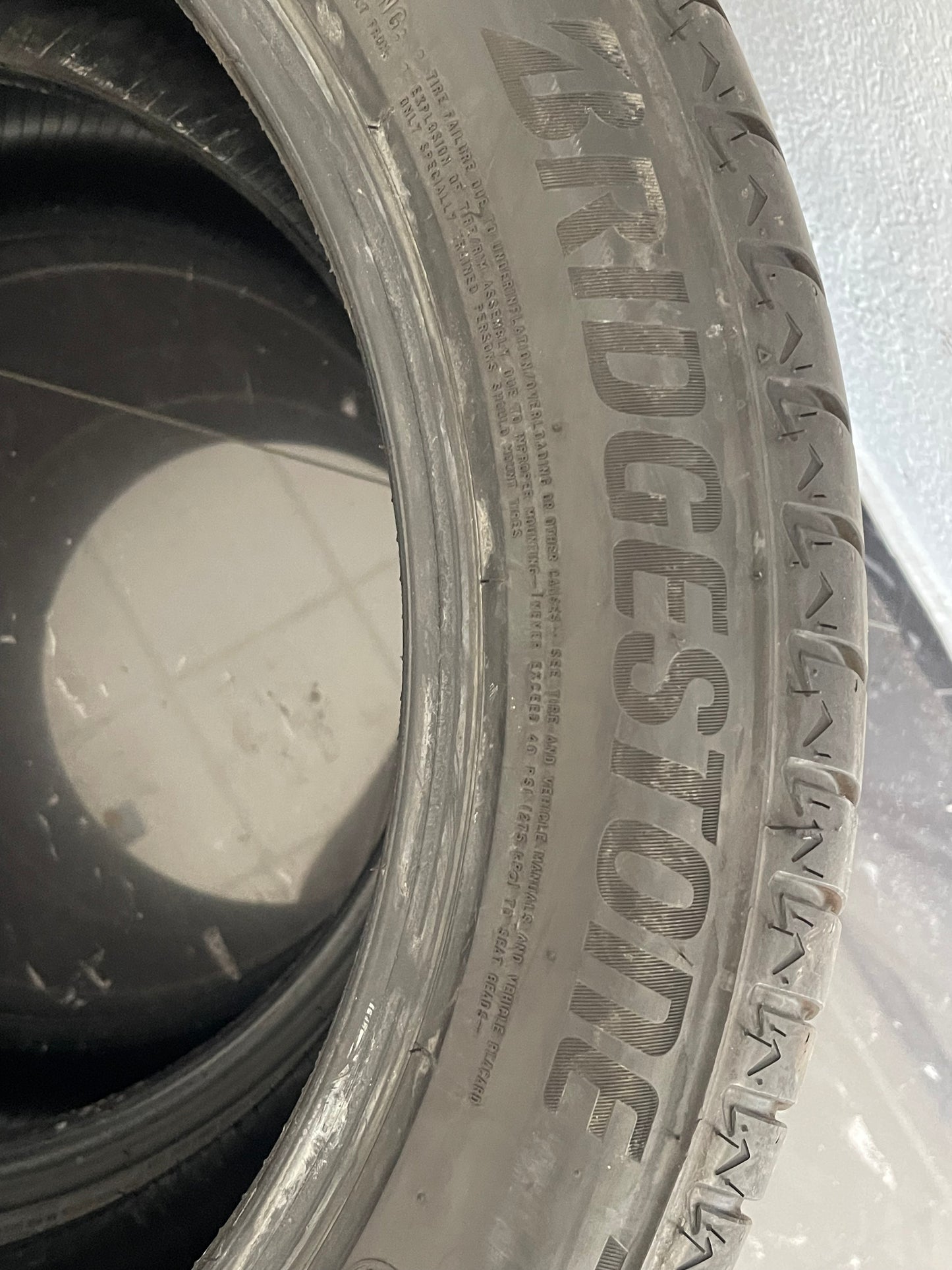 305/40/20 - Estive - Bridgestone - DOT 2021 - Usato