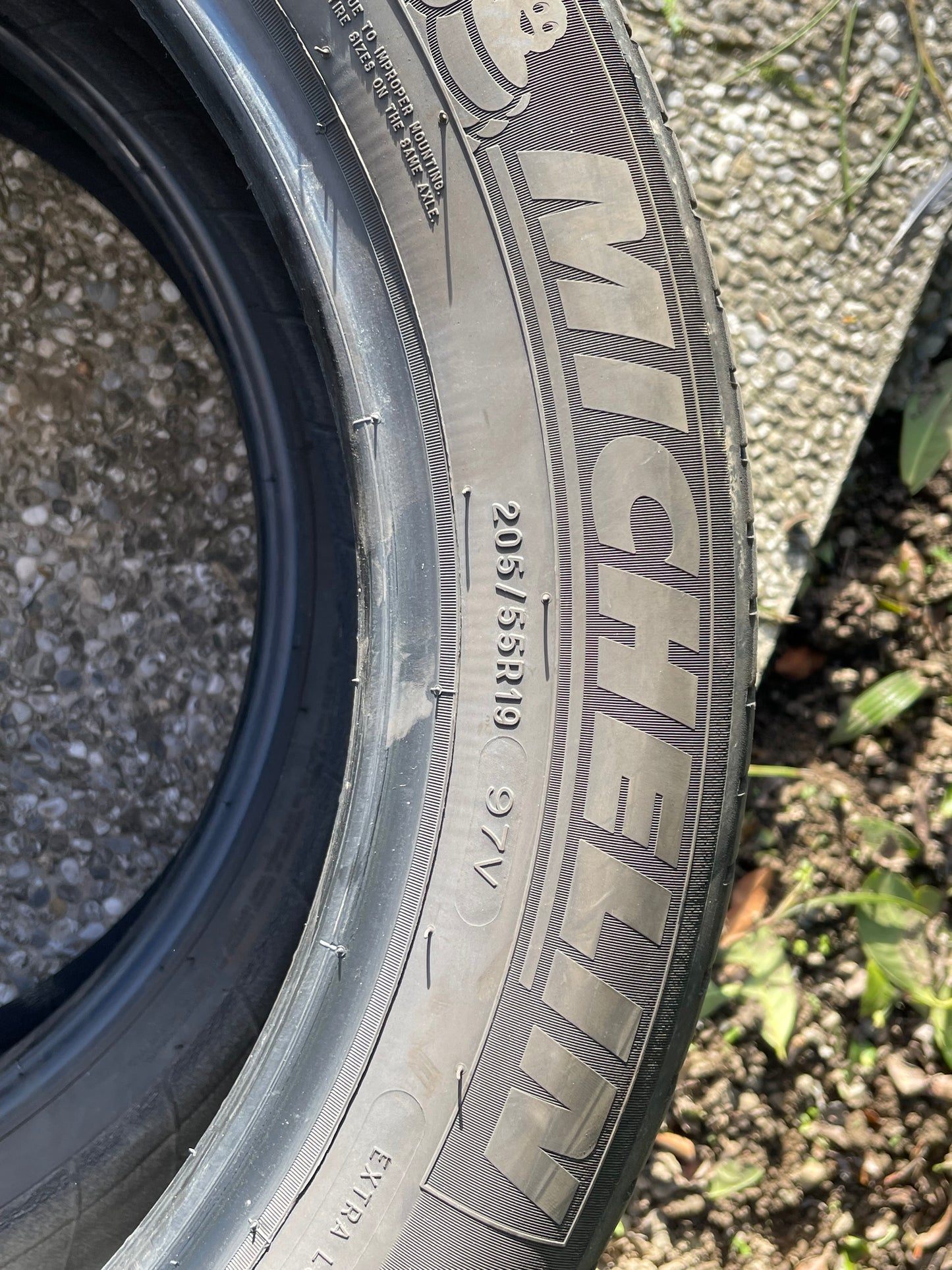 205/55/19 - Estive - Michelin - DOT 2022 - Usato