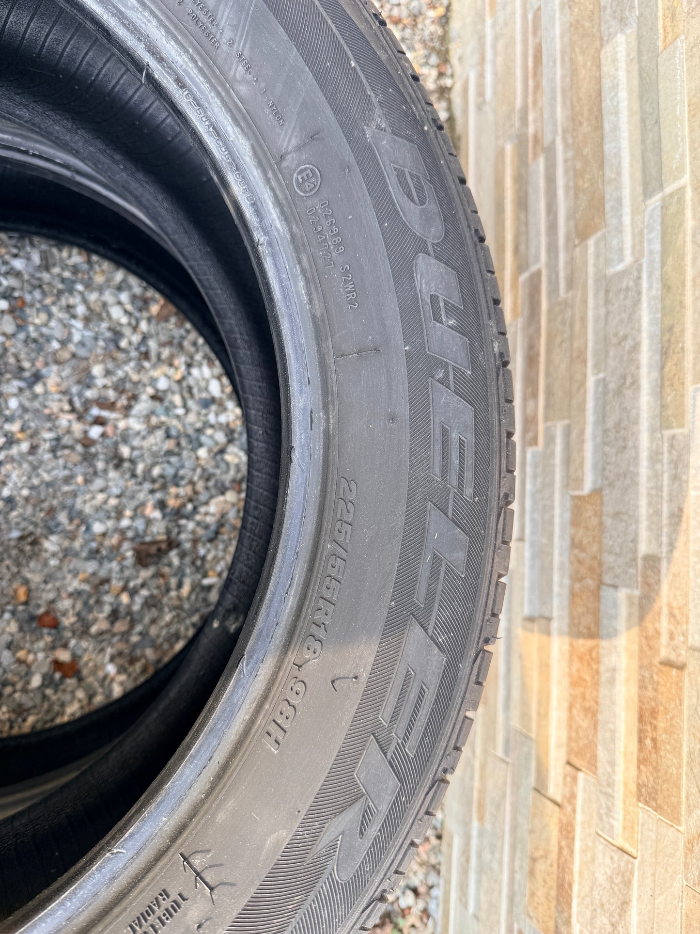 225/55/18- Estive- Bridgestone - DOT 2019 - Usato