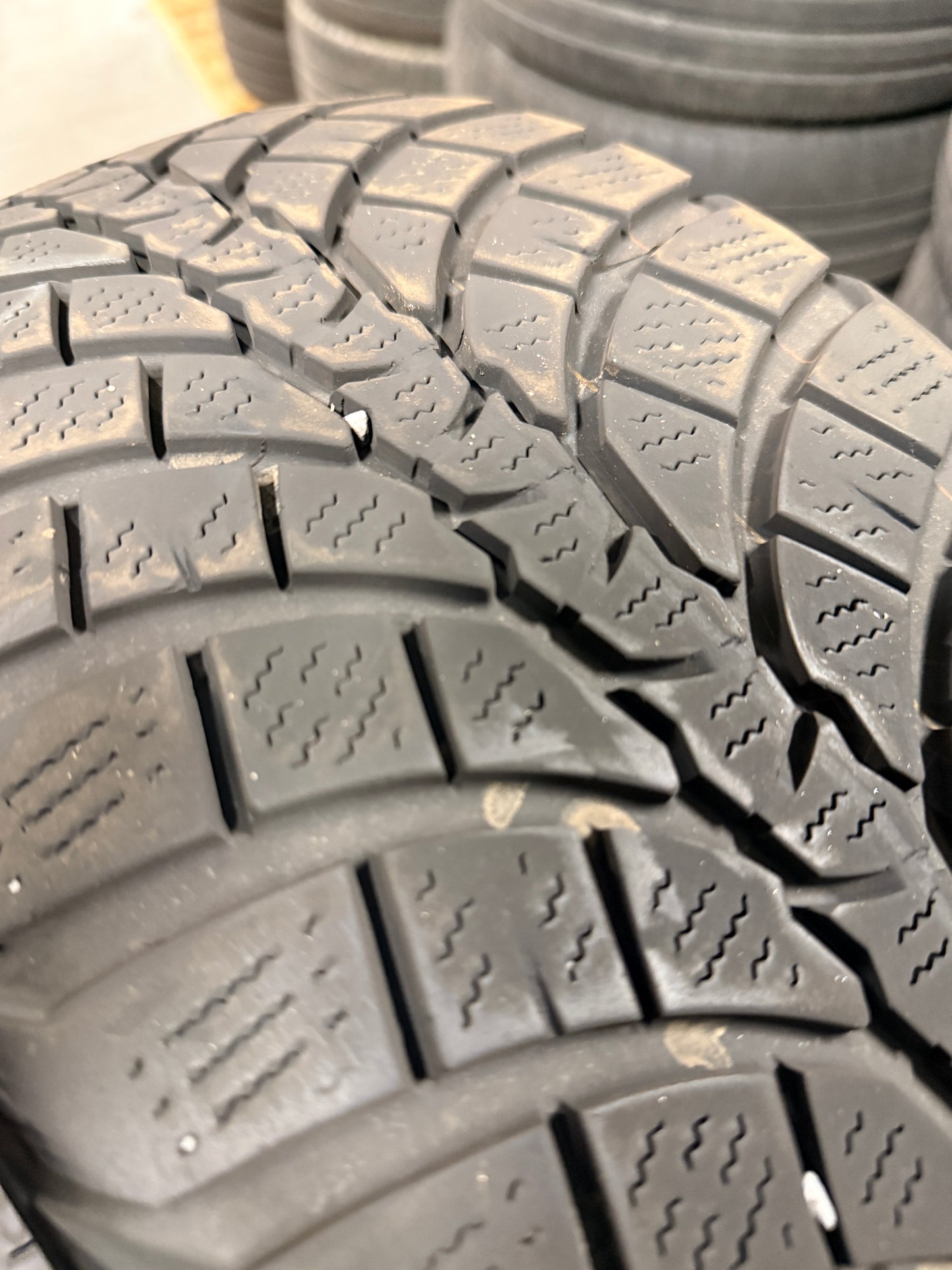 225/50/17 - Invernali - Kumho - DOT 2021 - Usato