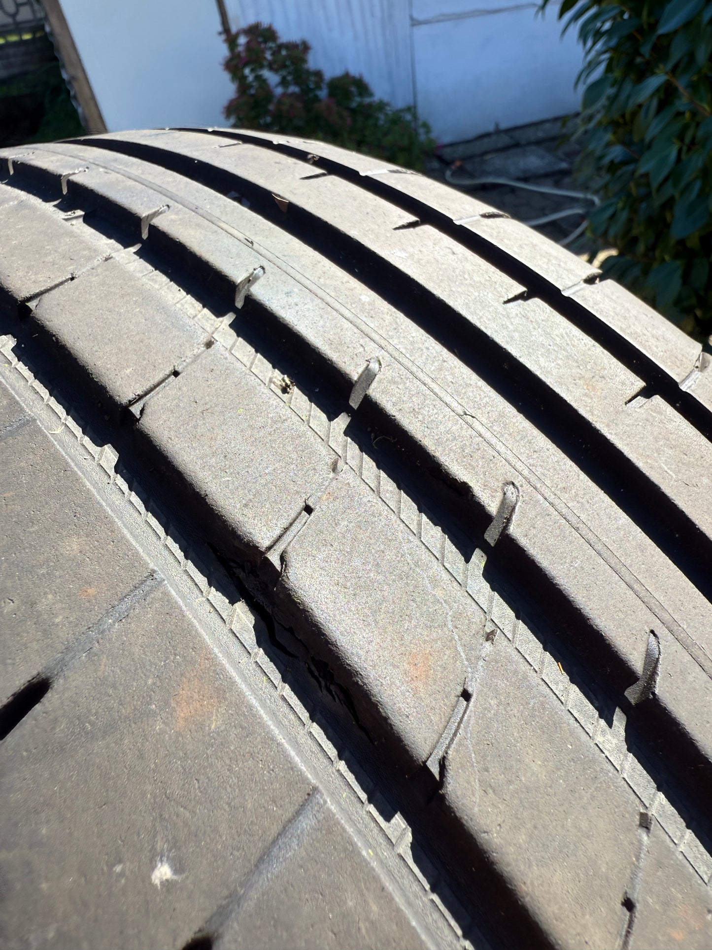 235/55/19 - Estive - Goodyear - DOT 2023 - Usato