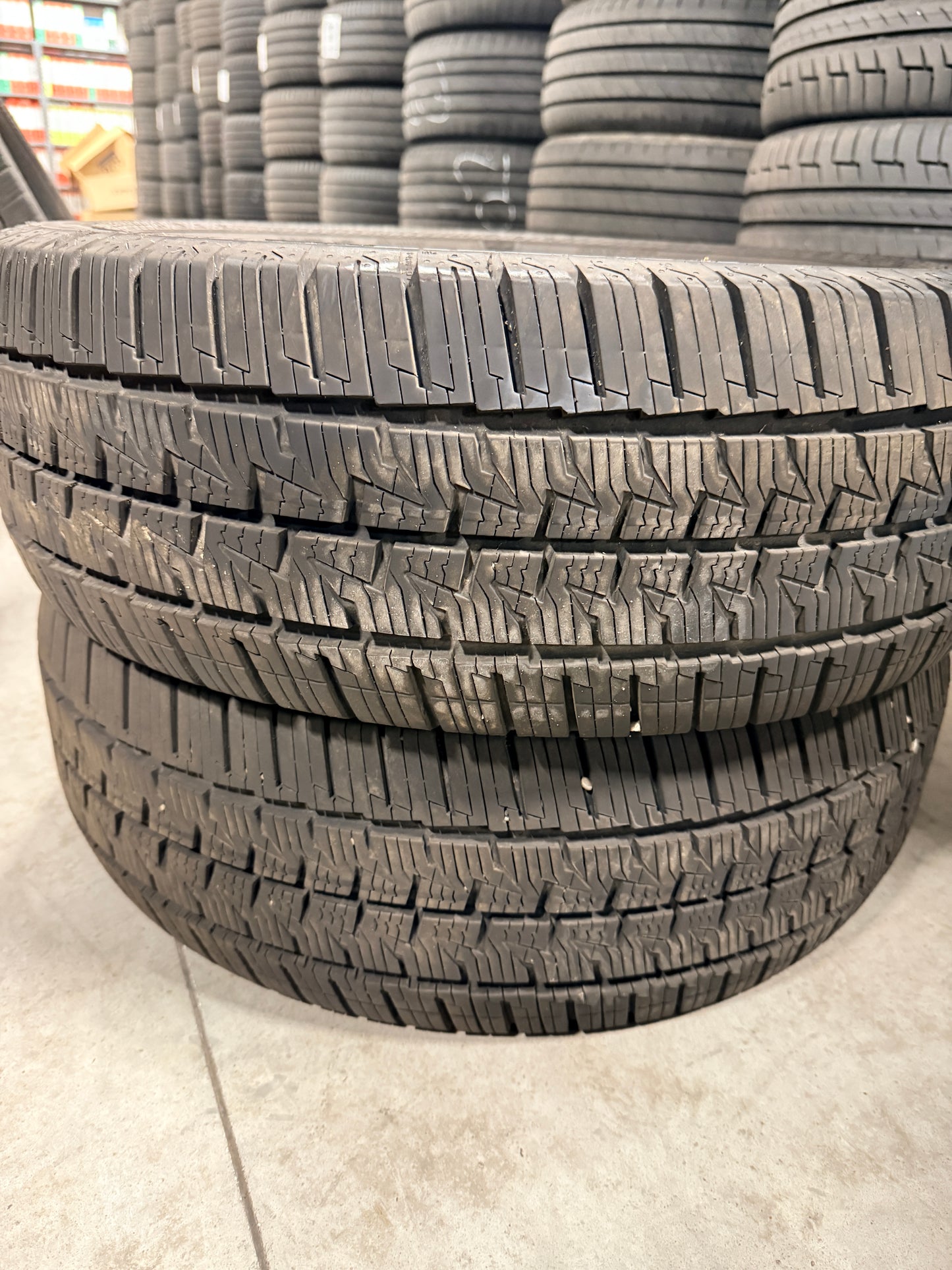 225/65/16C - 4 stagioni - Continental - DOT 2023 - Usato