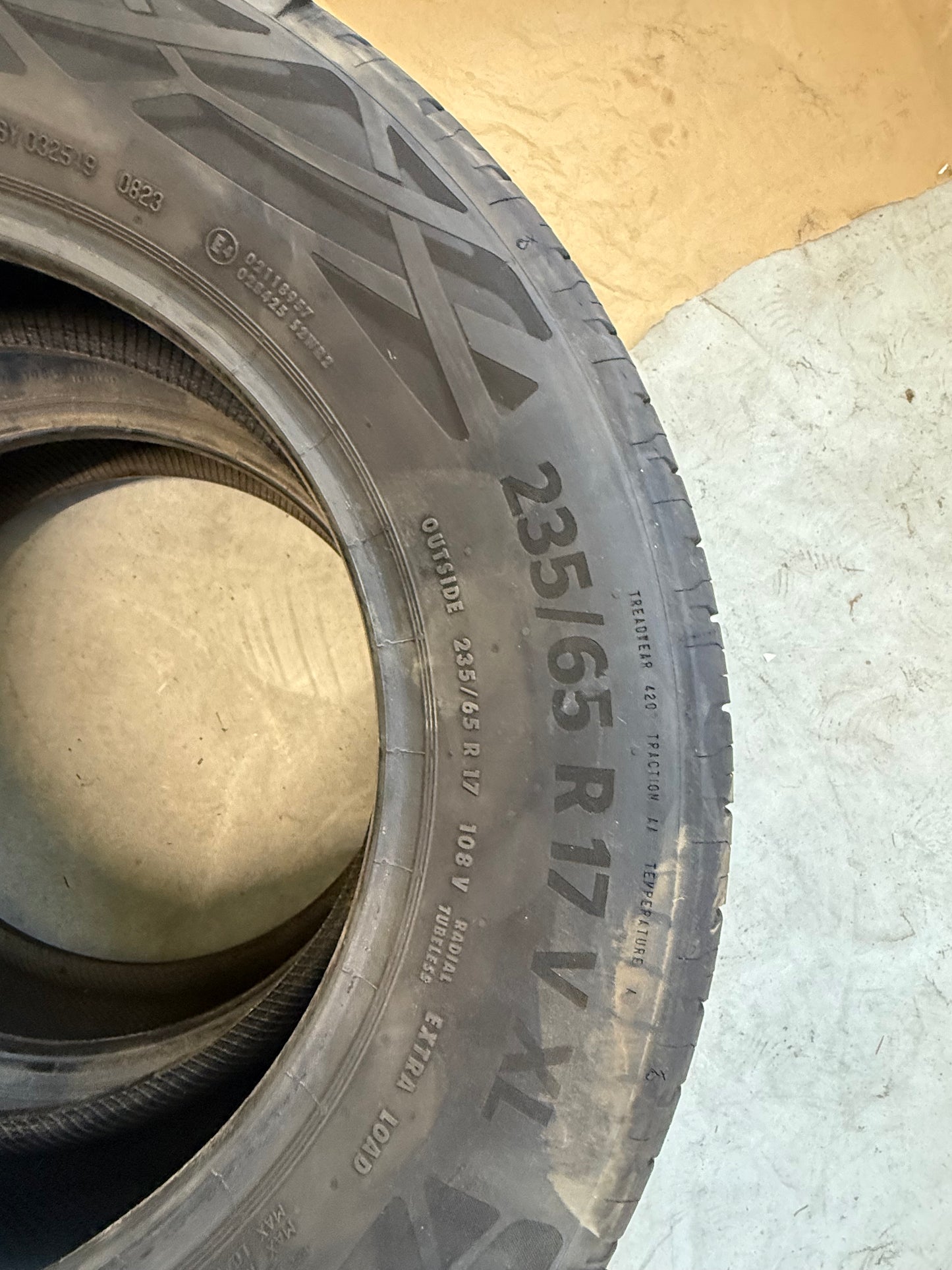 235/65/17 - estive - Continental - DOT 2023 - Usato