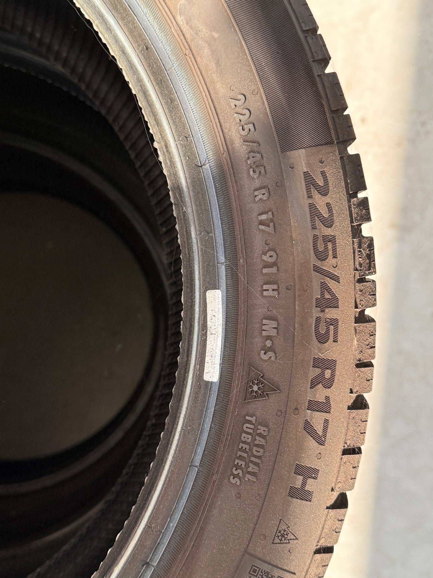 225/45/17 - Invernali - Continental - DOT 2022 - Usato