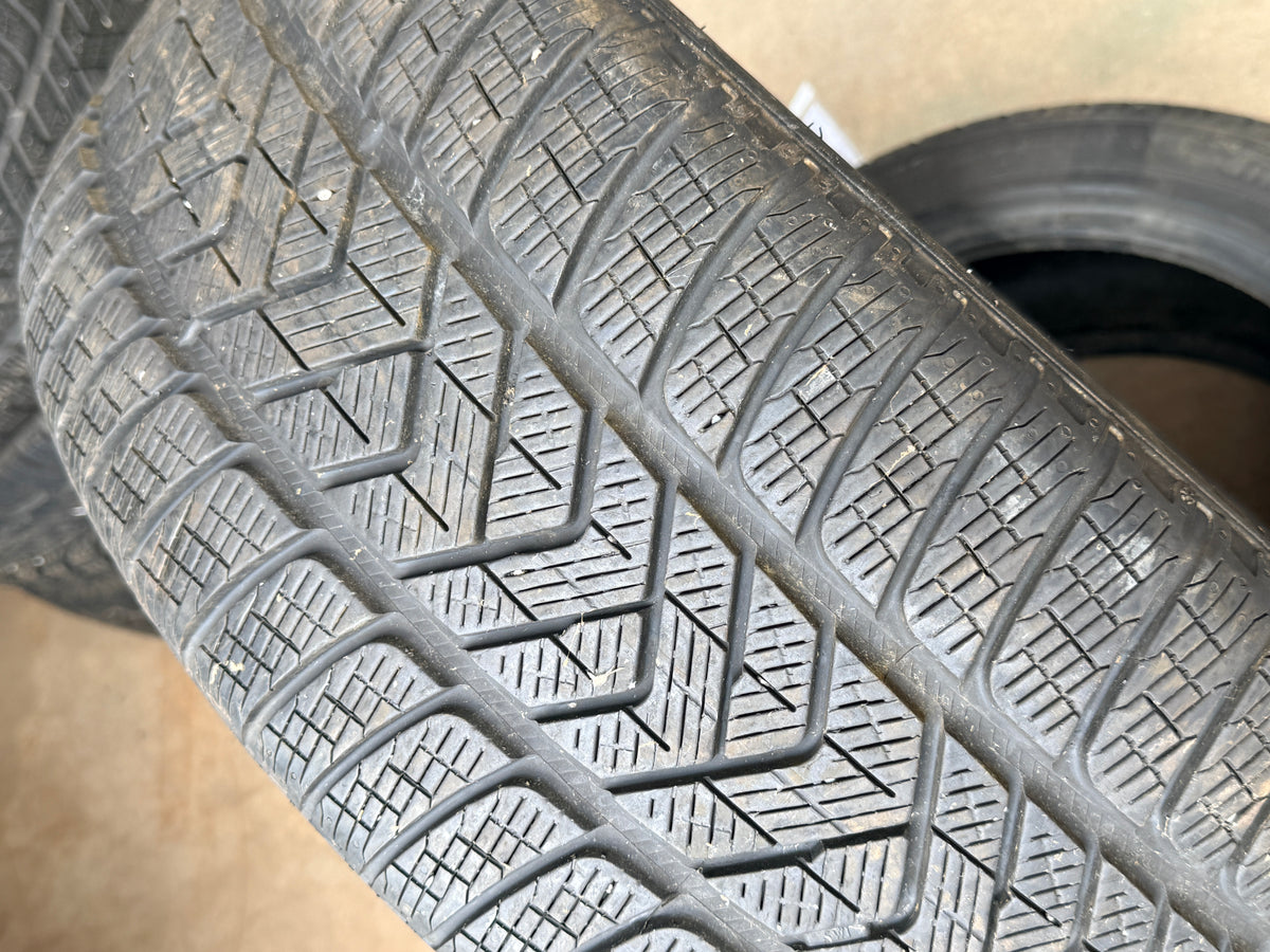 255/45/20 - Invernali -  Pirelli - DOT 2022 - Usato