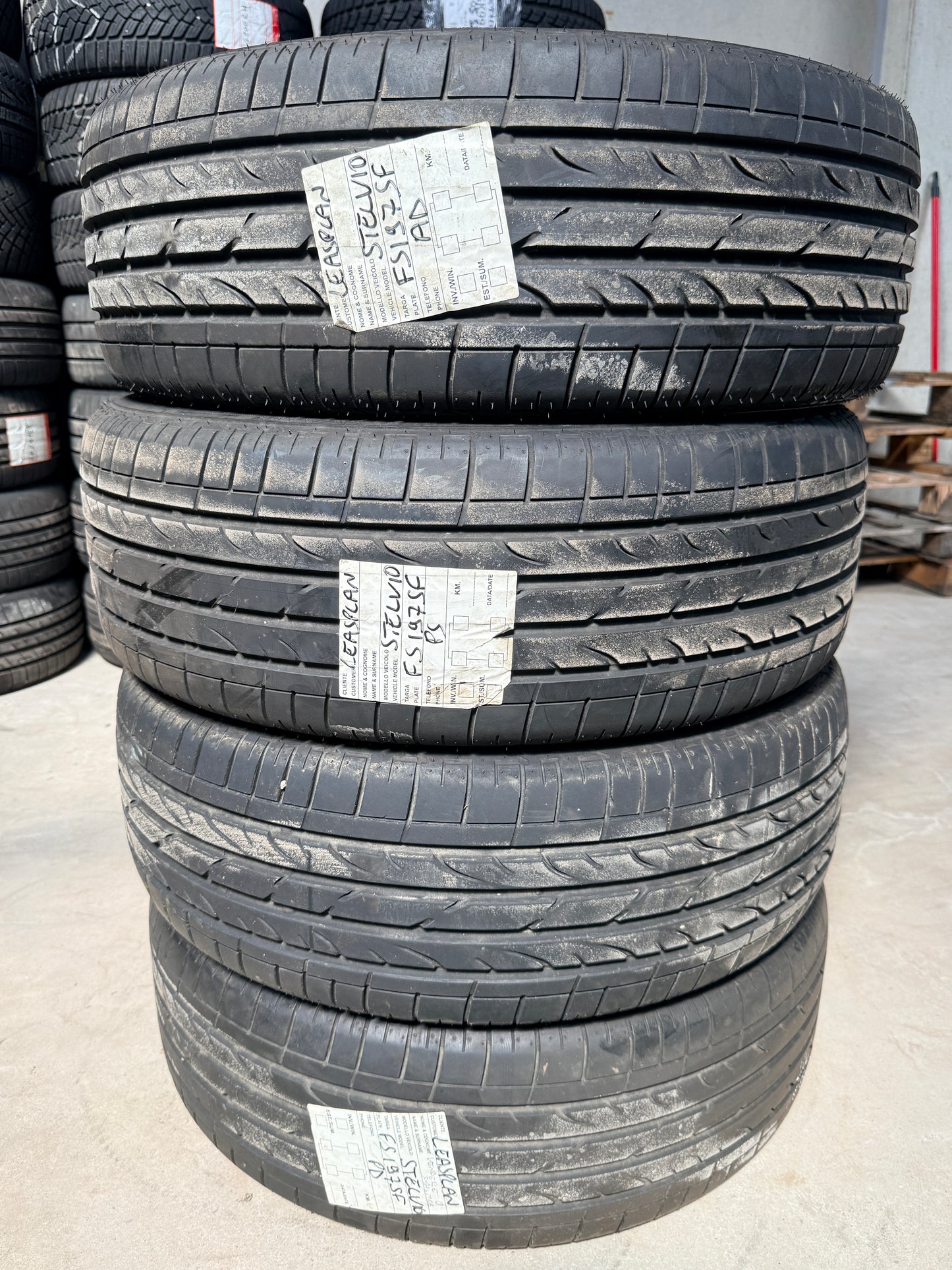 235/60/18 - Estive - Bridgestone - DOT 2022 - Usato