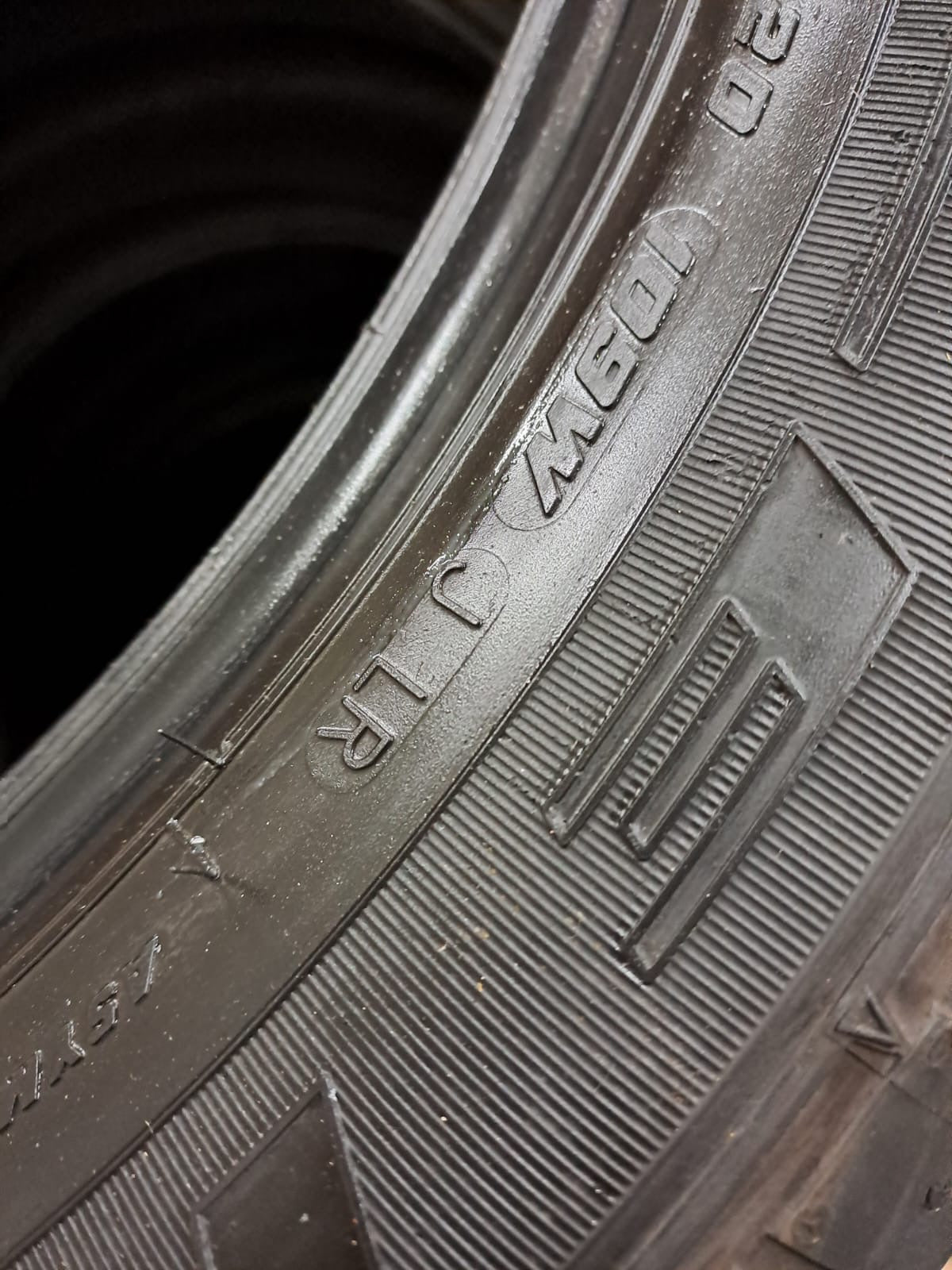 255/50/20-Estive-Goodyear-DOT 2021- Usato