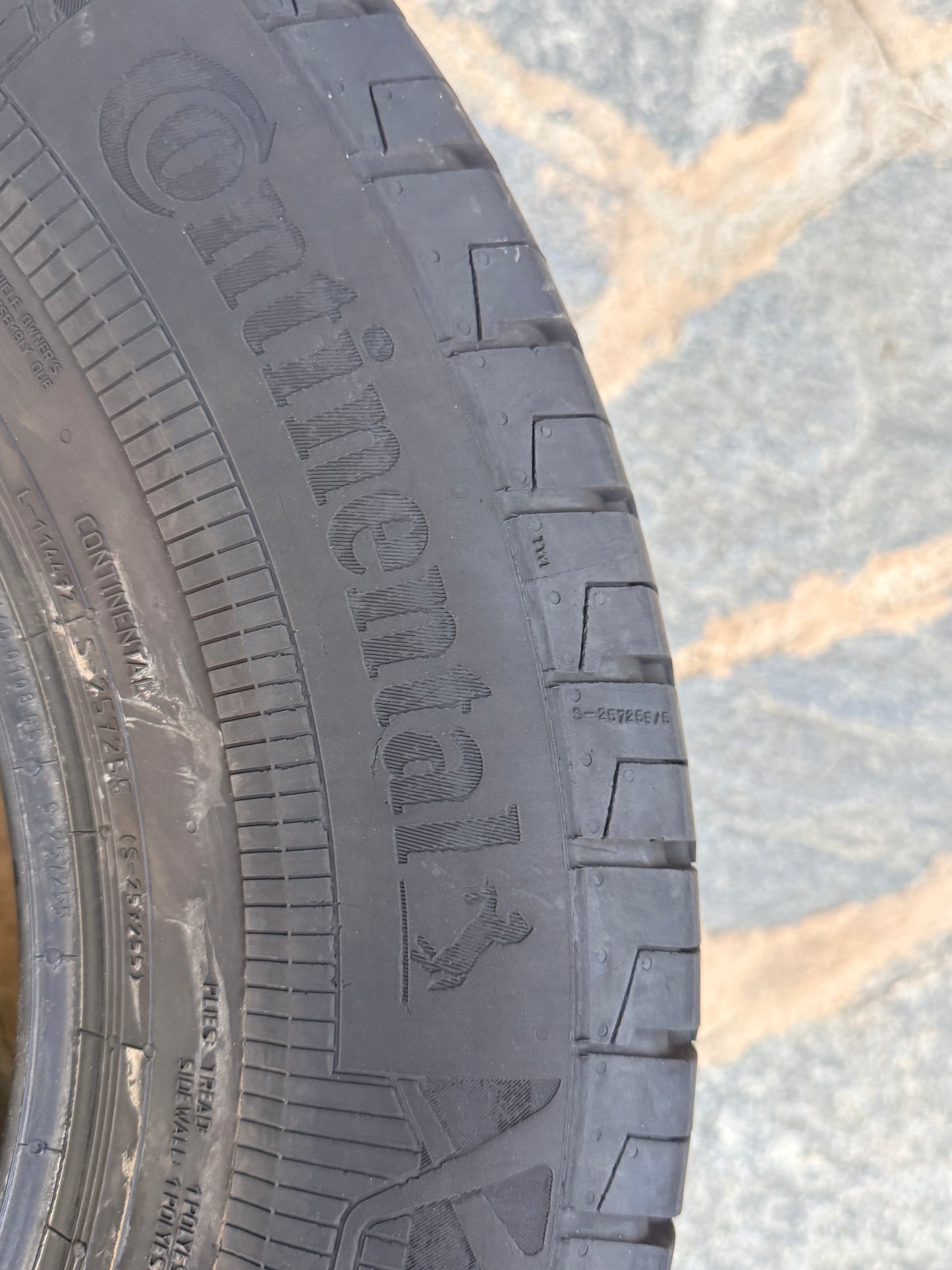 215/70/15C - Estive - Continental - DOT 2024 - Usato
